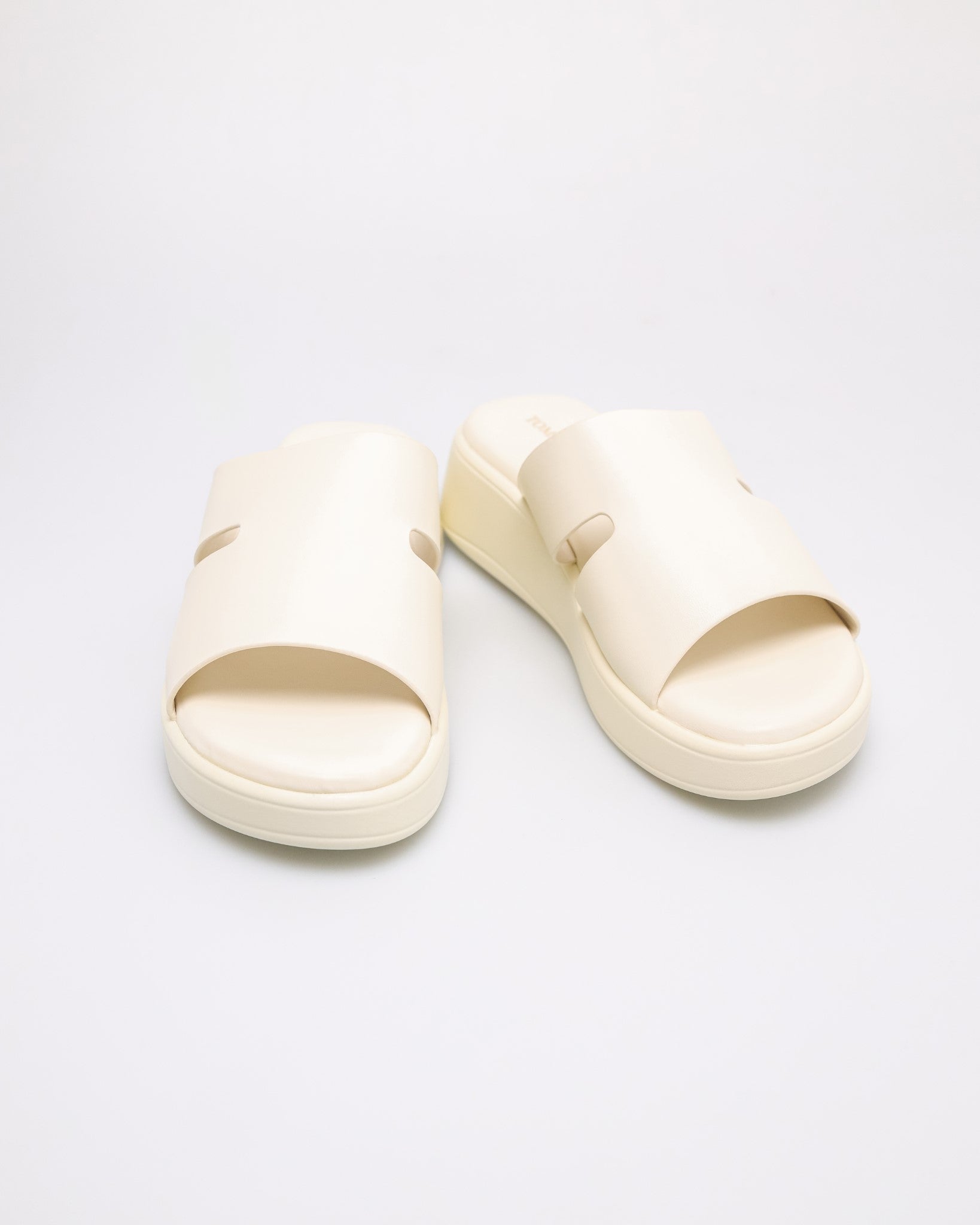 #color_off white