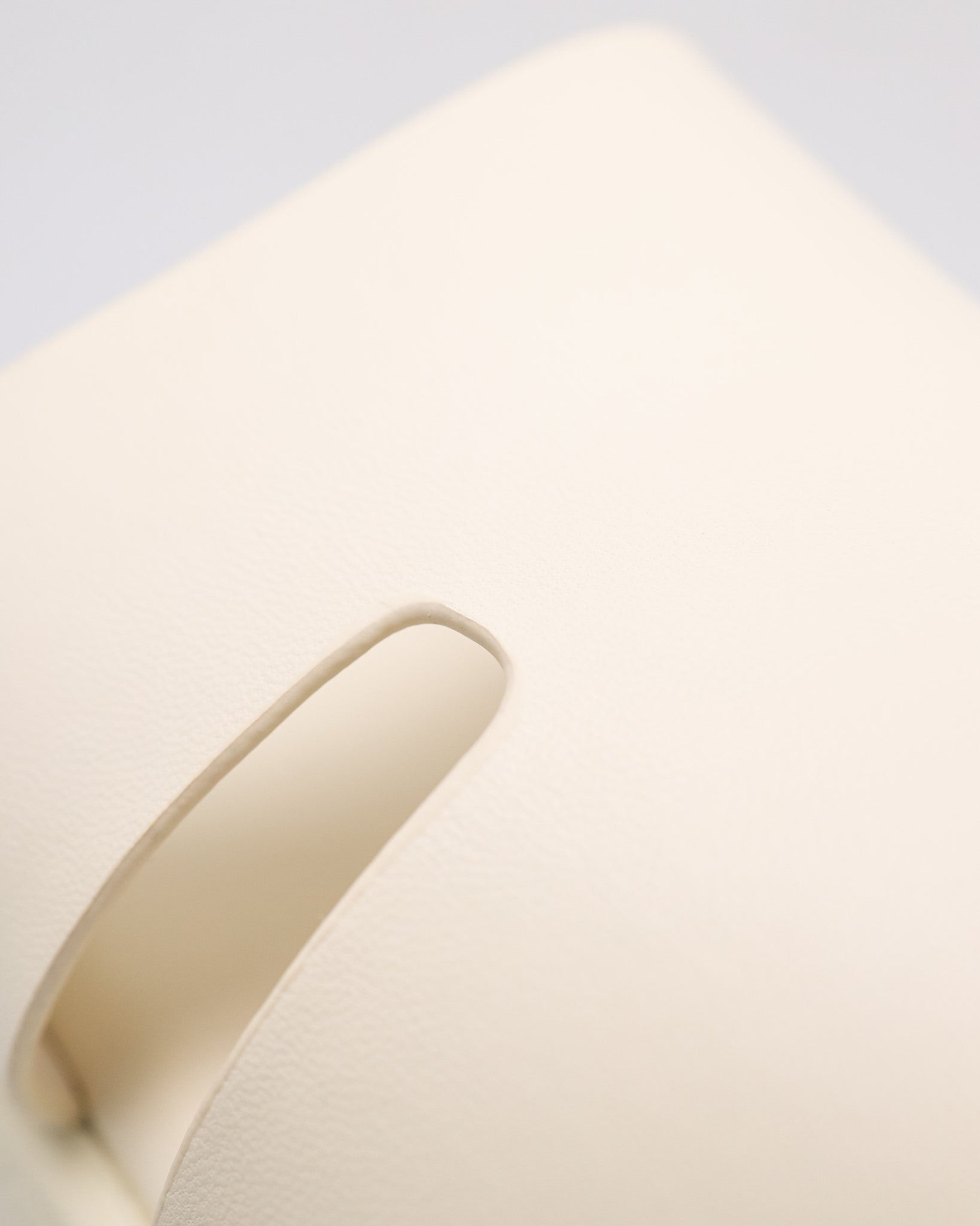 #color_off white