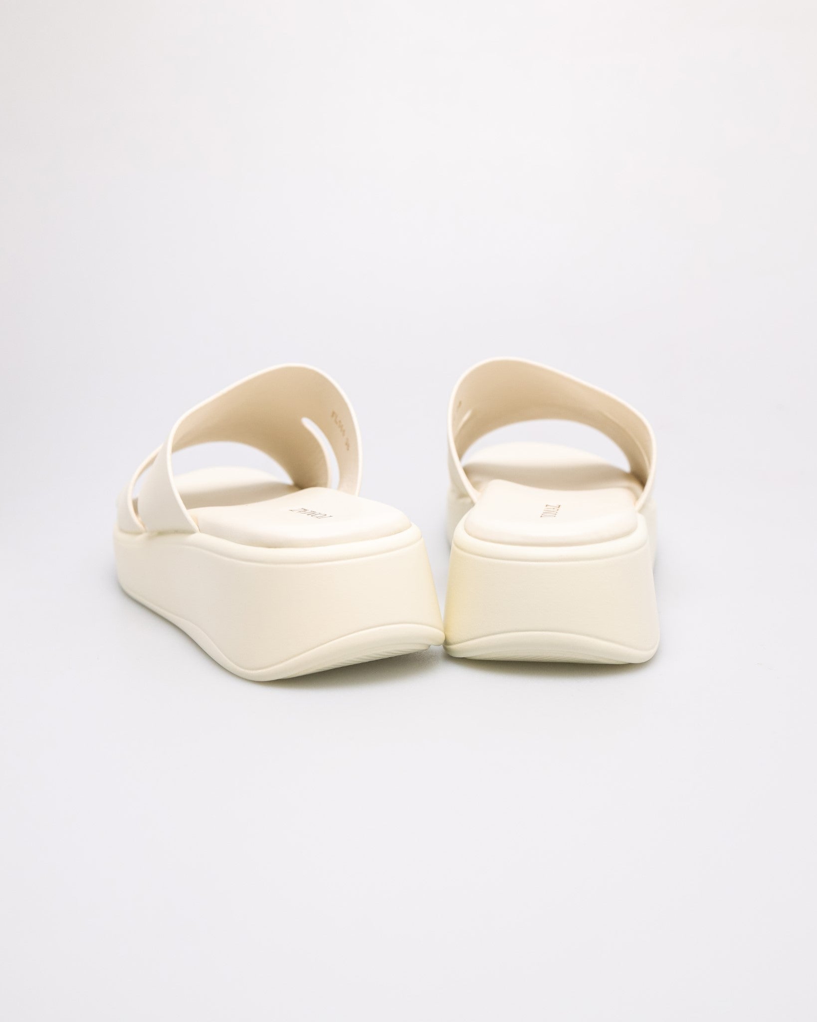 #color_off white