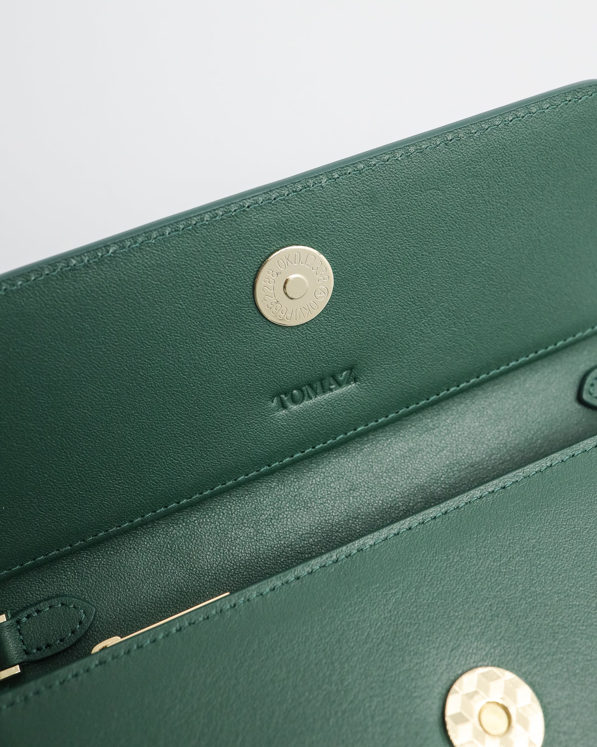 Dompet Panjang Wanita Tomaz BL188 (Hijau Gelap)