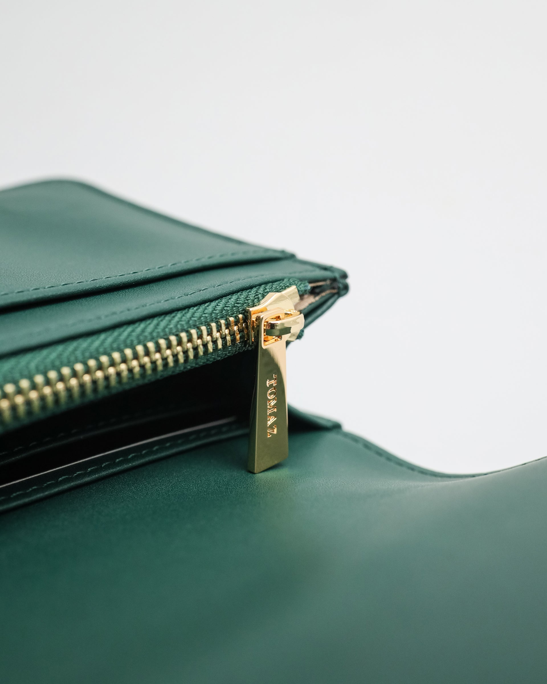 Dompet Sling Wanita Tomaz BL182 (Hijau Tua)