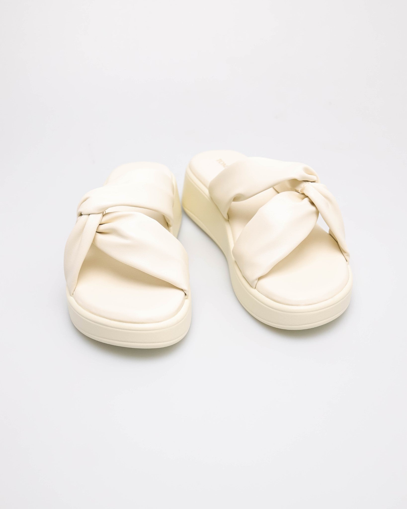 #color_off white