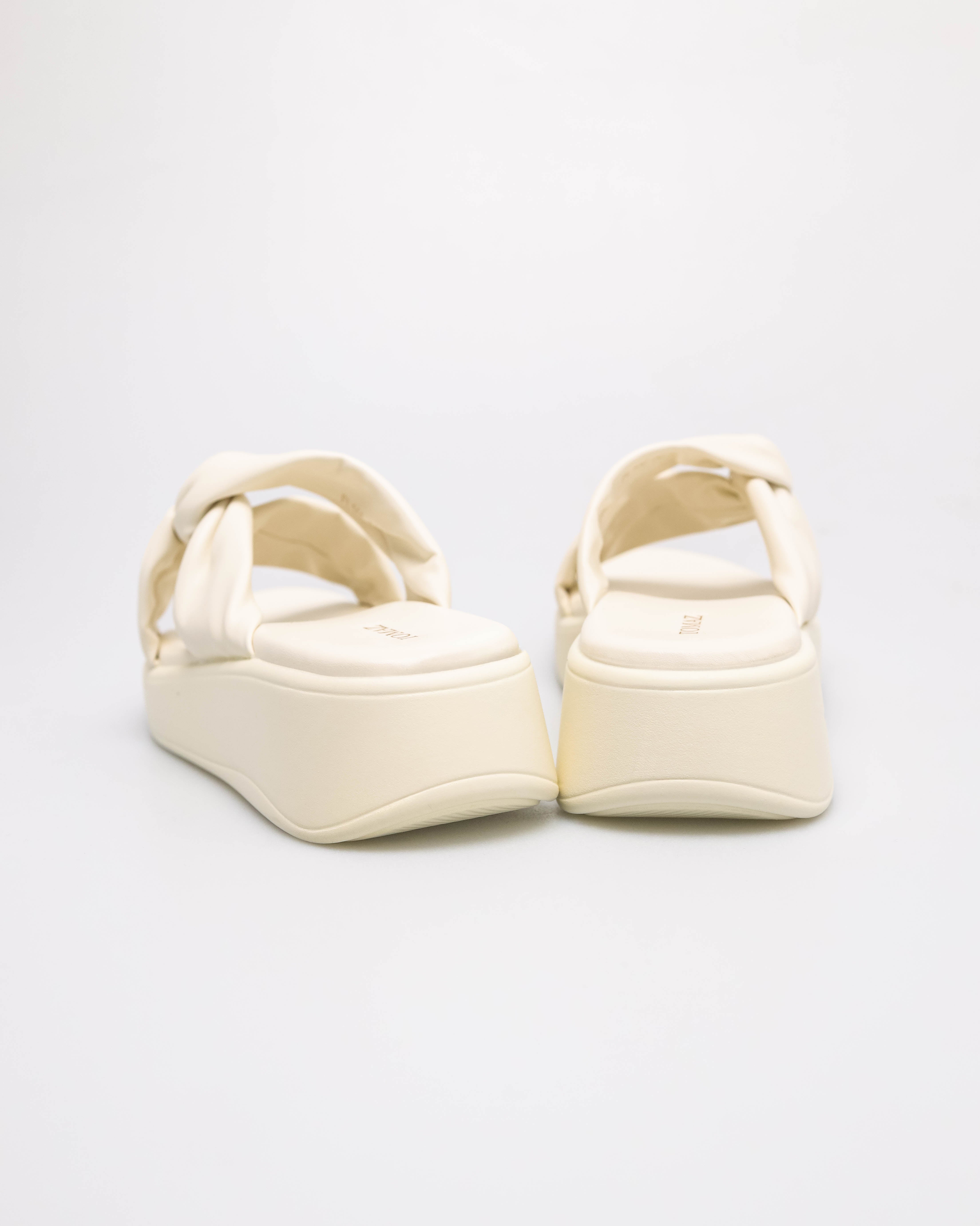 #color_off white