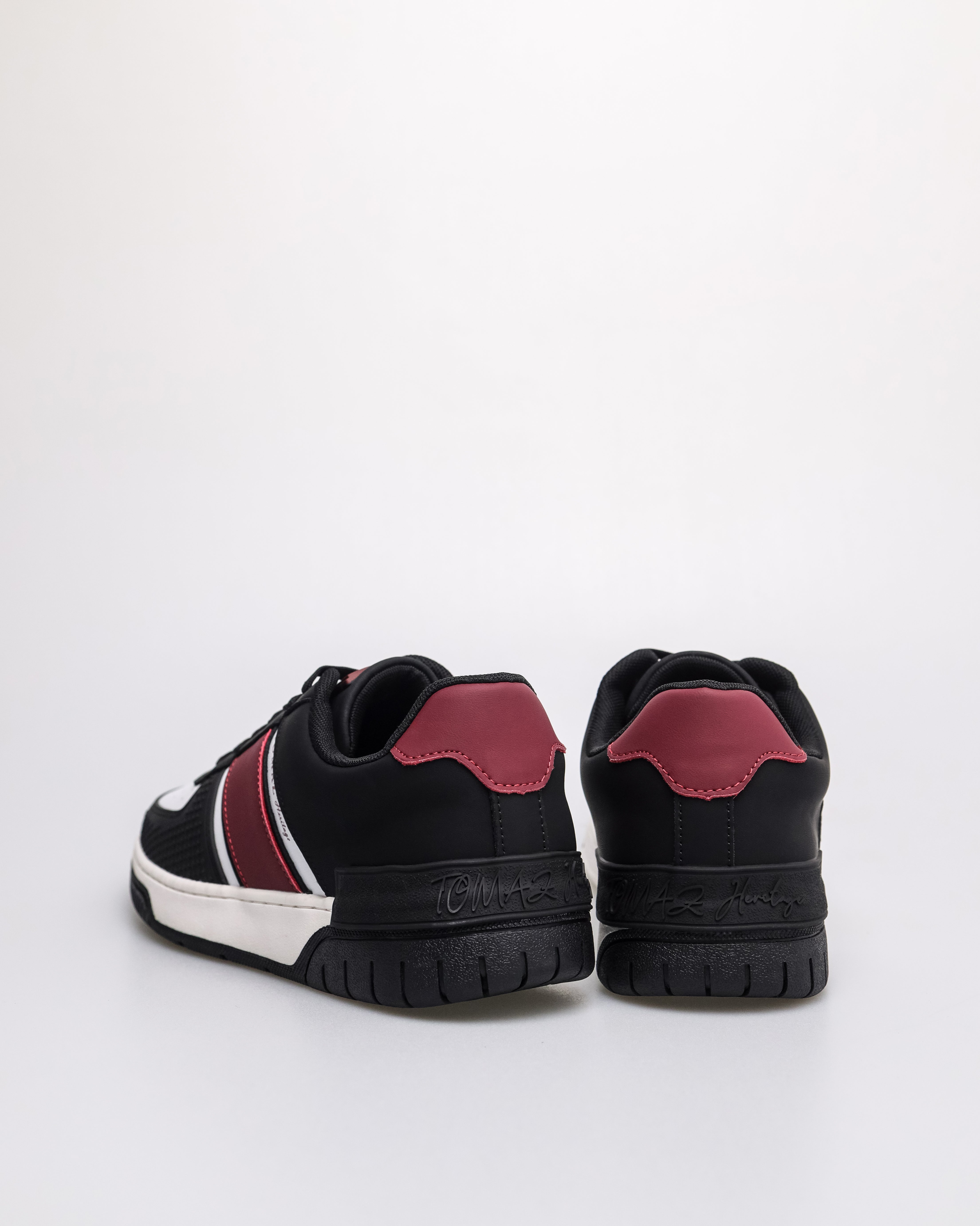 #color_black/white/wine