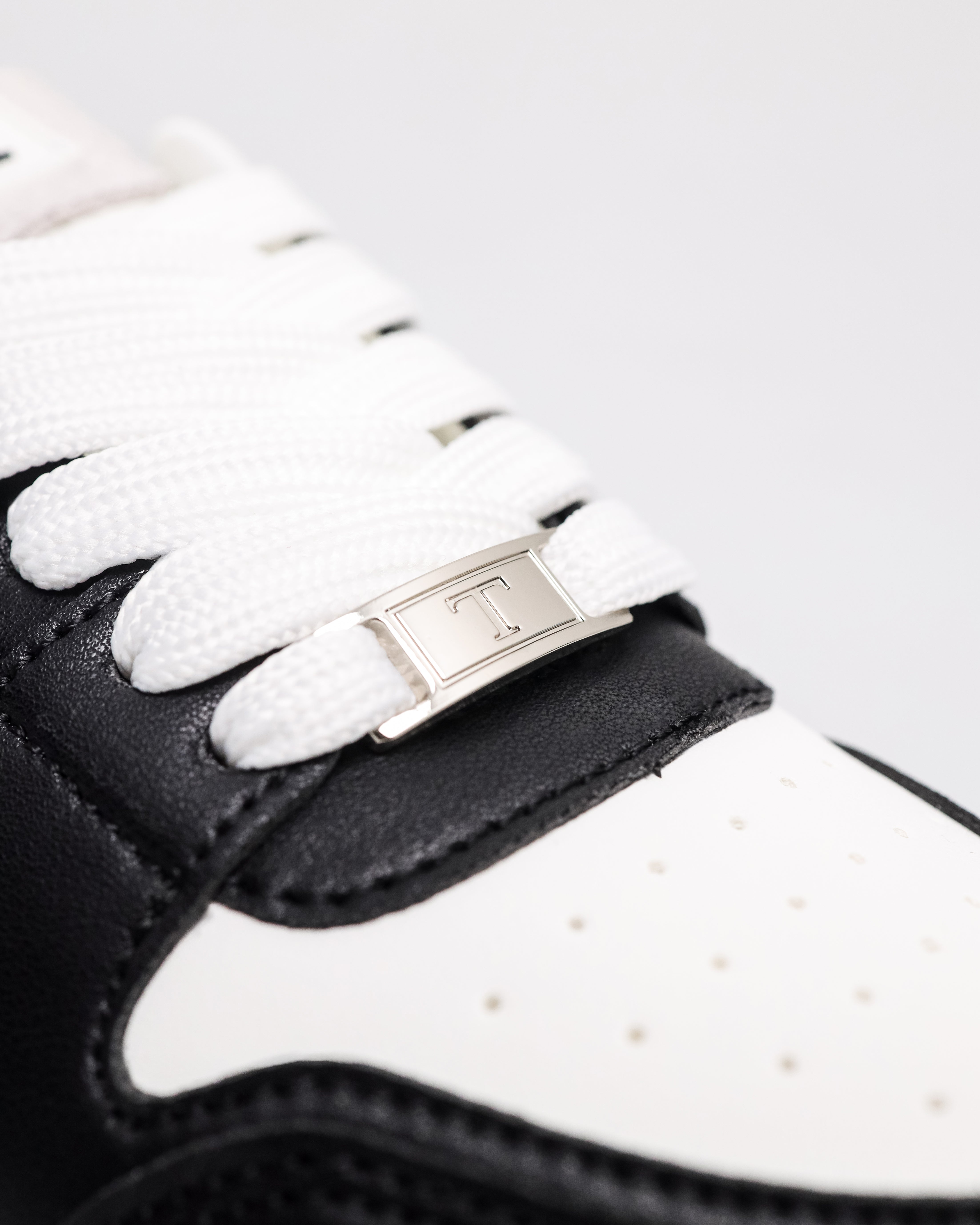 #color_white/black