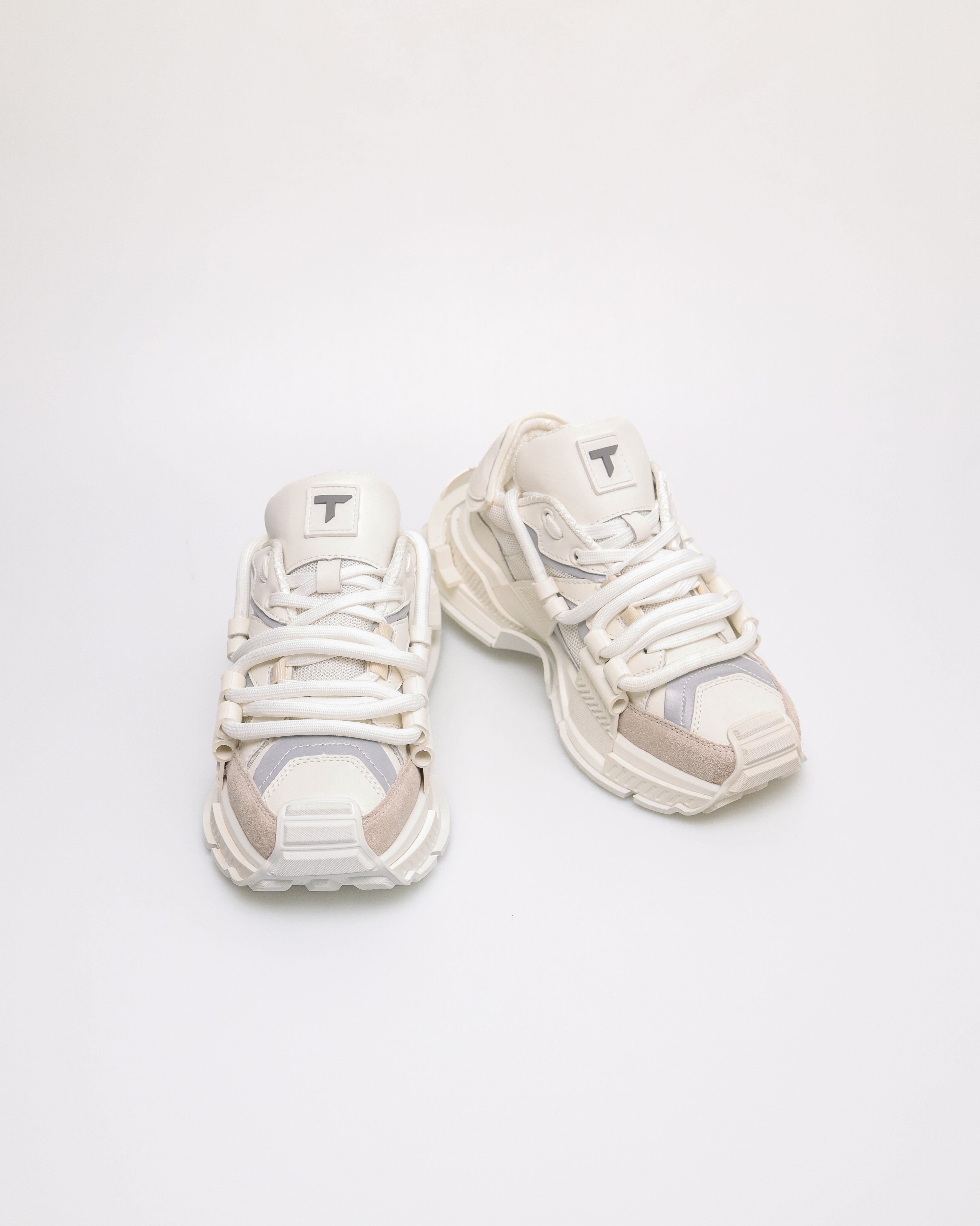 #color_white/white