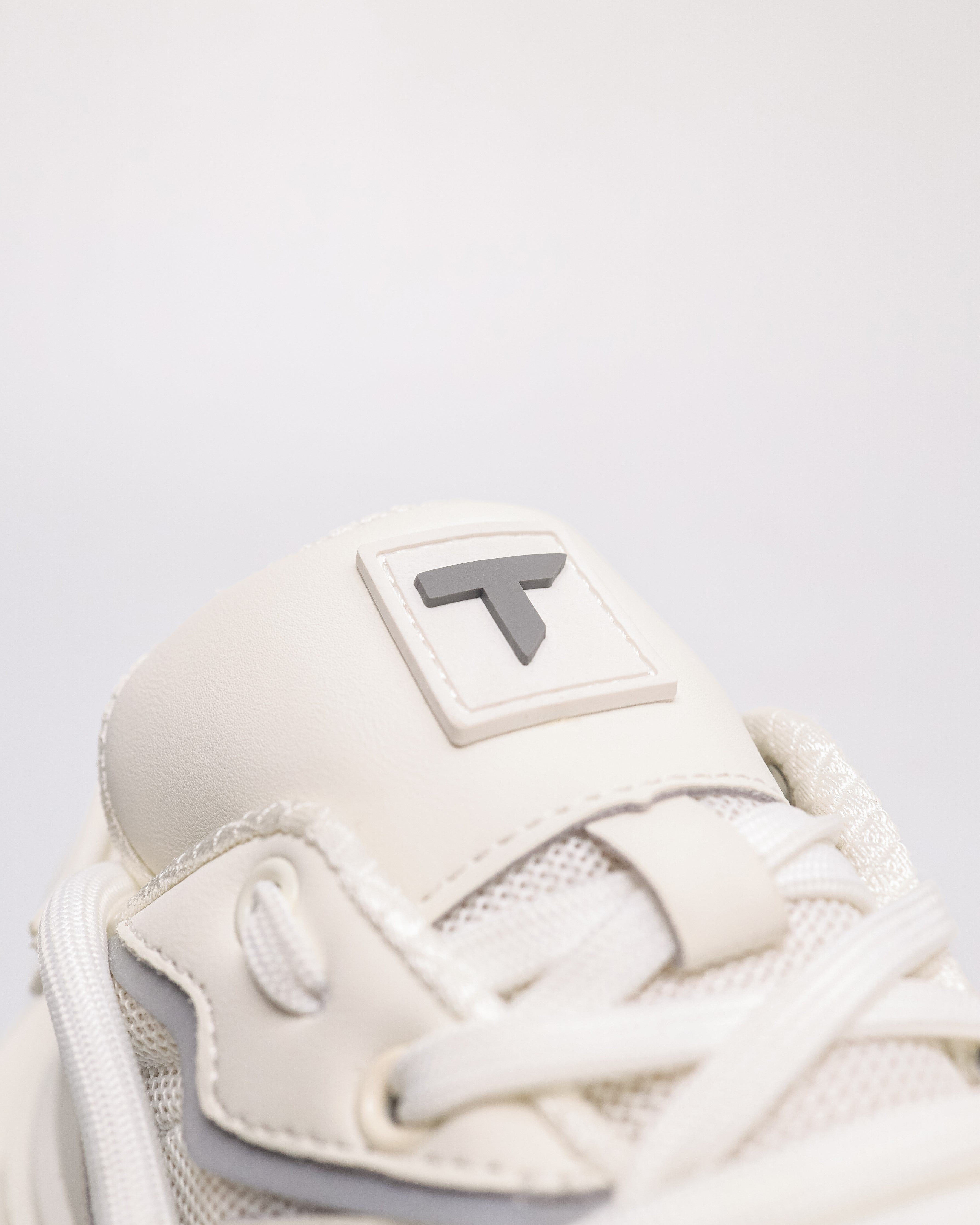 #color_white/white
