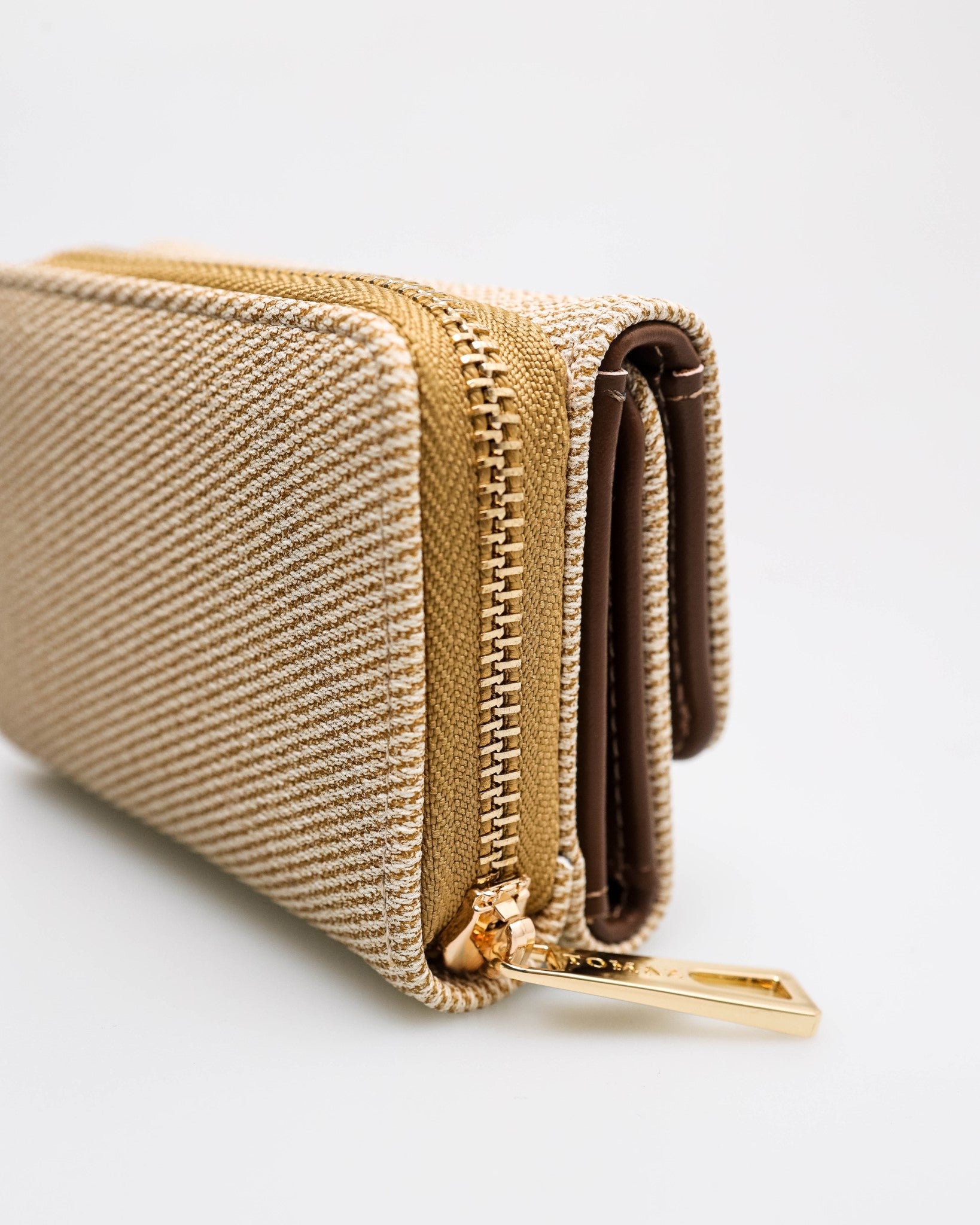 #color_brown/beige