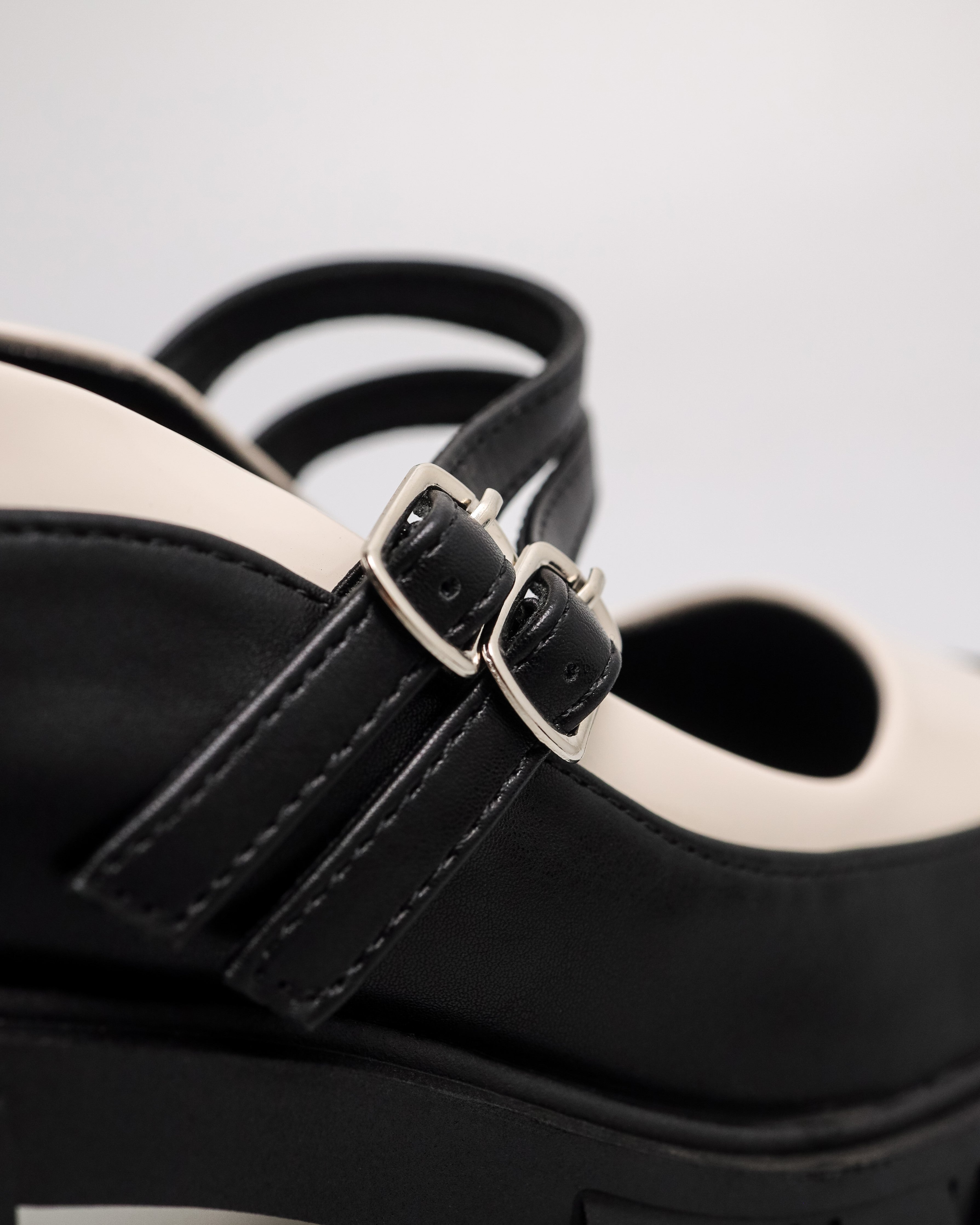 #color_black/cream