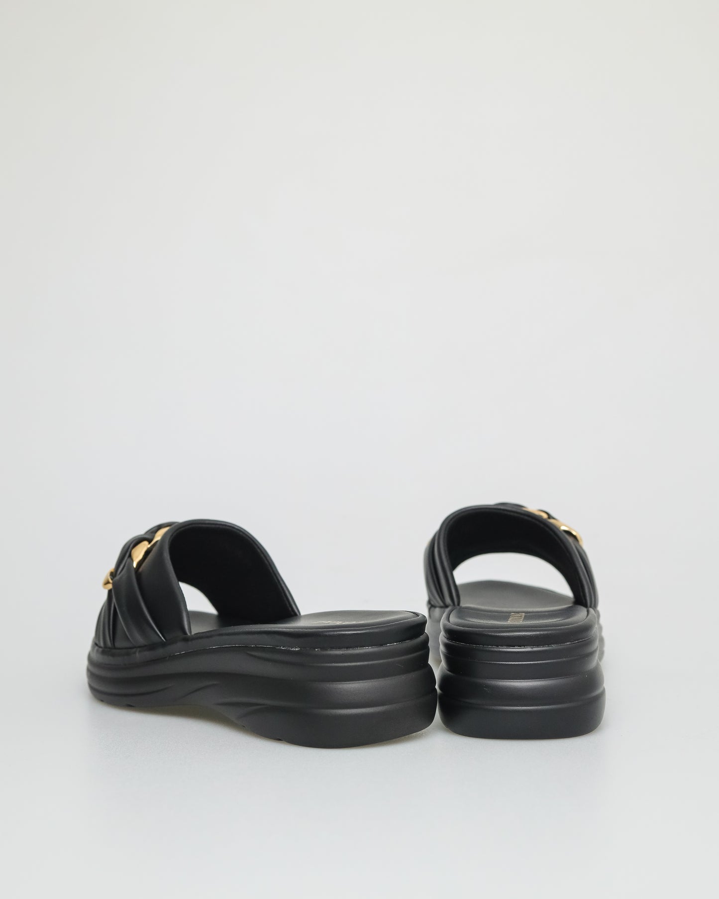 Tomaz NN186 Ladies Open Toe Twisted Buckle Sandals (Black)