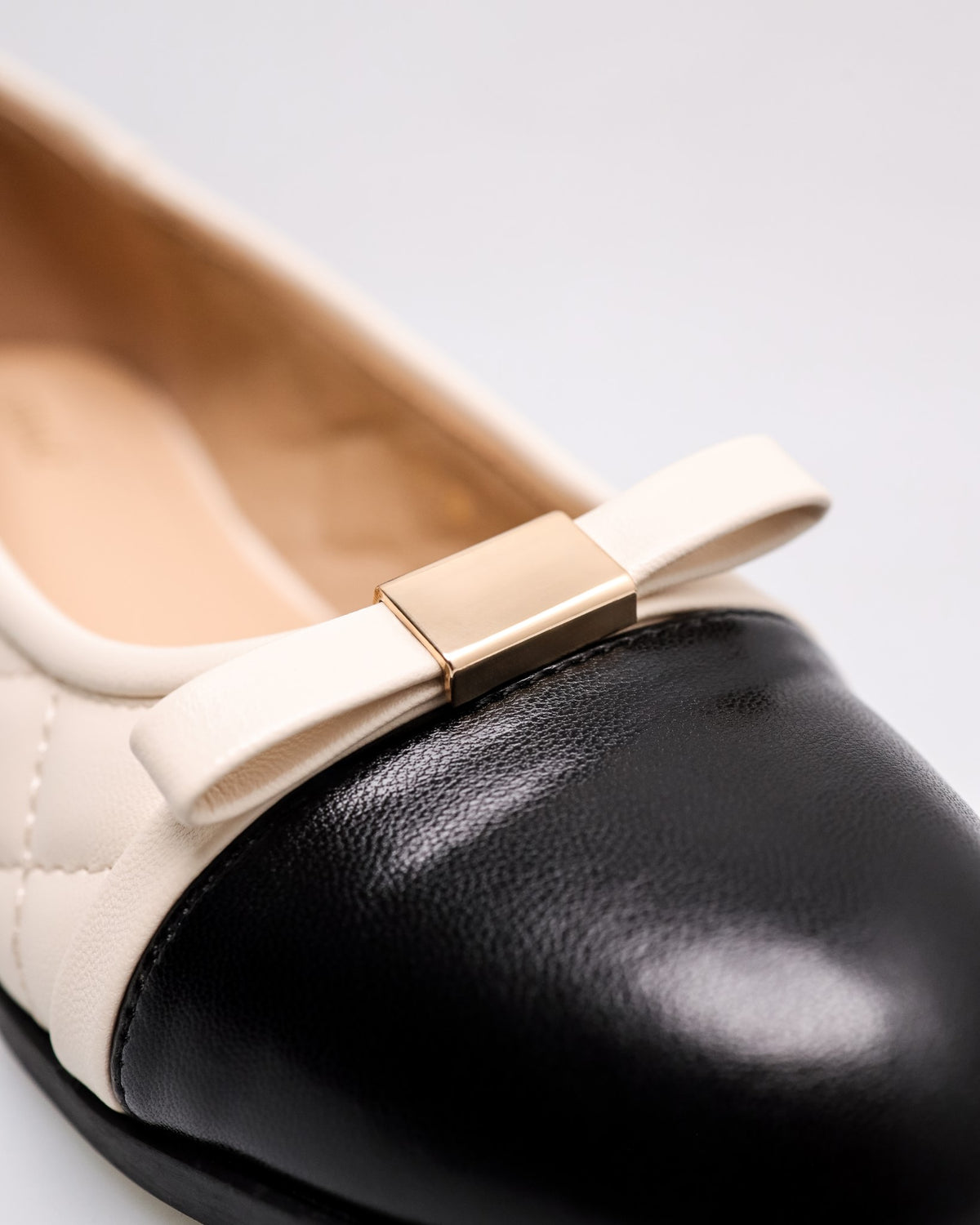 #color_black/cream