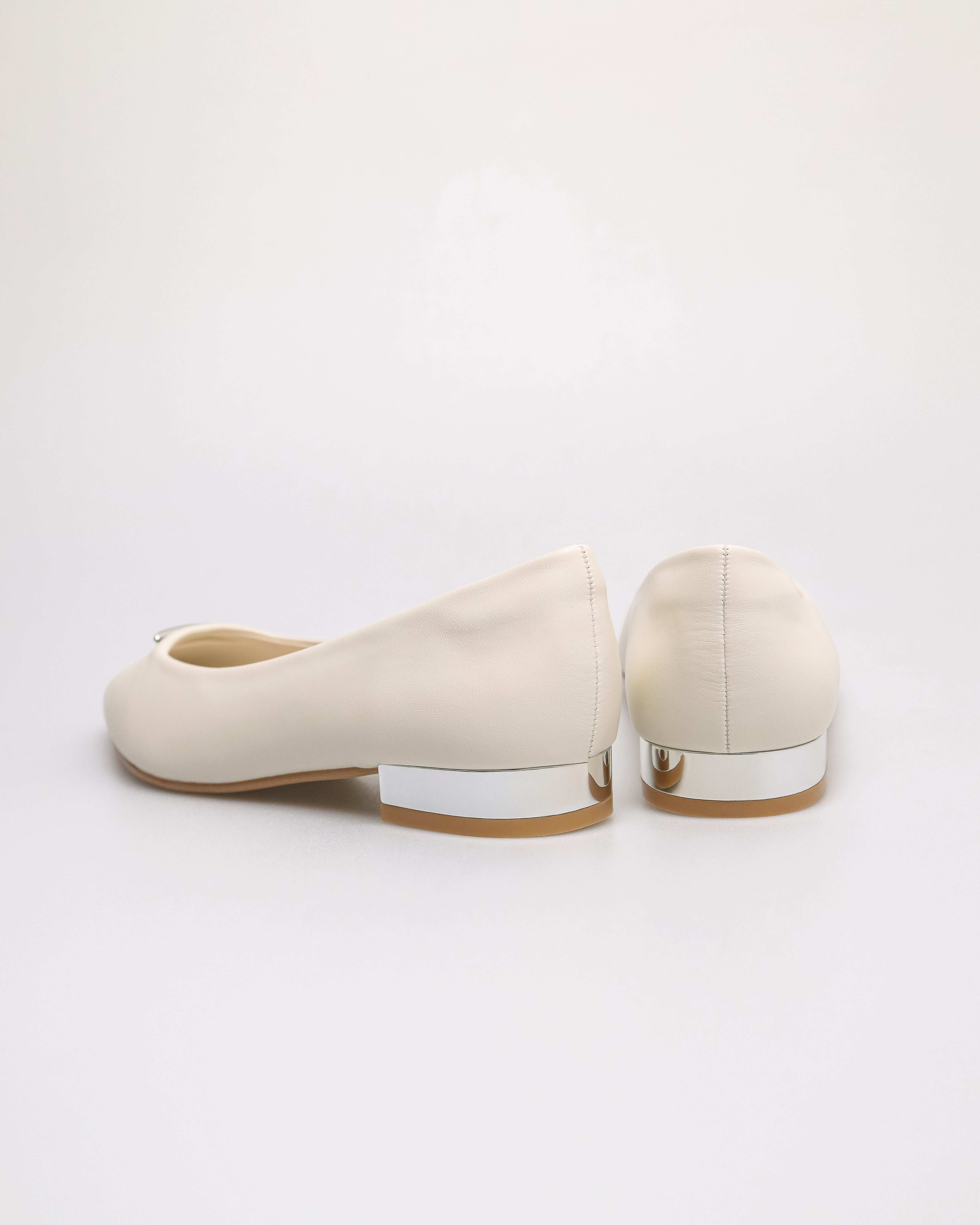 #color_ivory