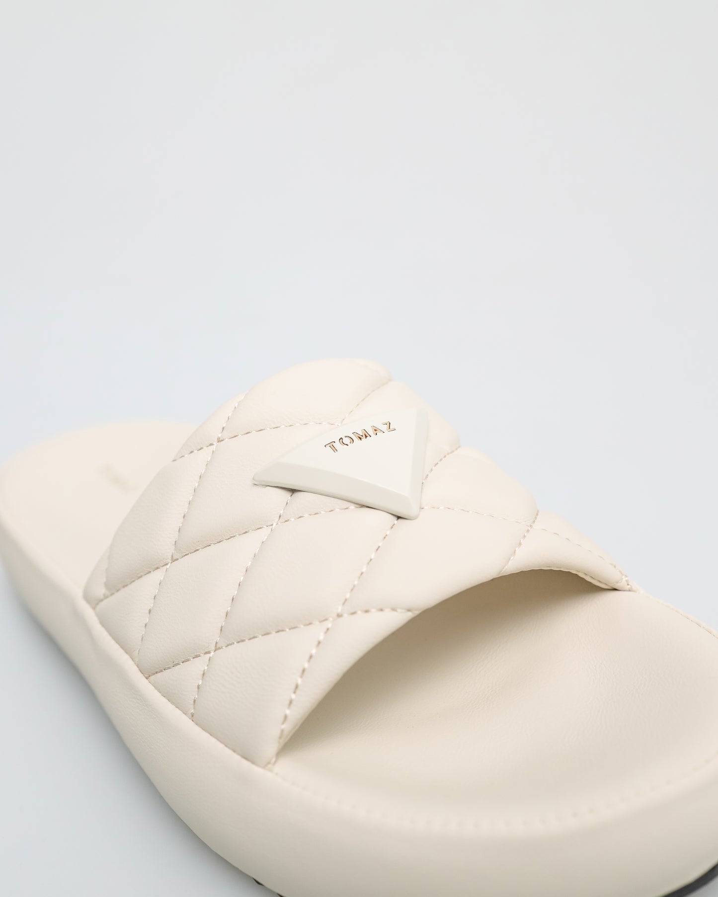 Tomaz NN190 Ladies Quilted Emblem Sandals (Cream)
