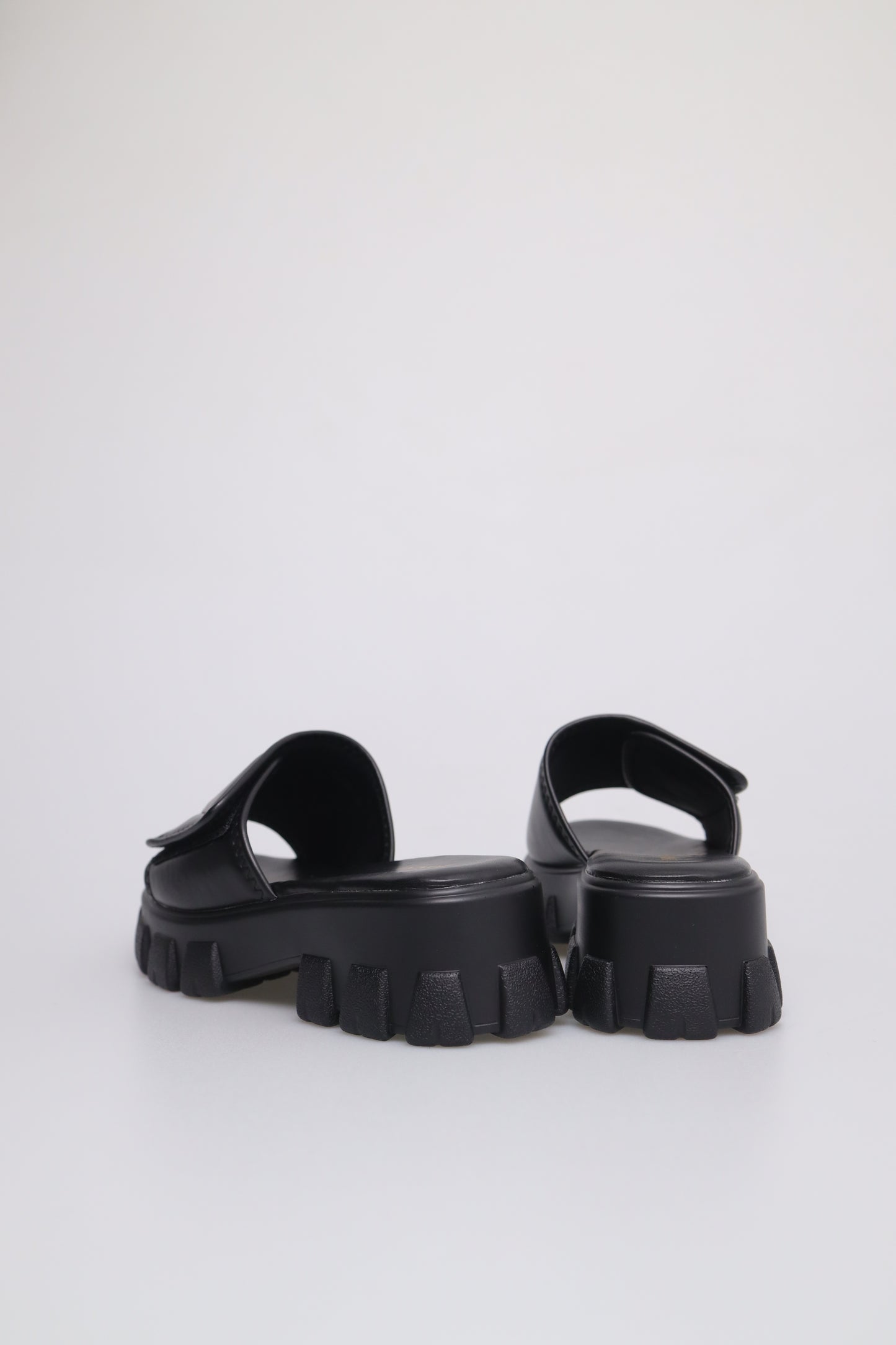 Tomaz FL057 Ladies Slide On Sandals (Black)
