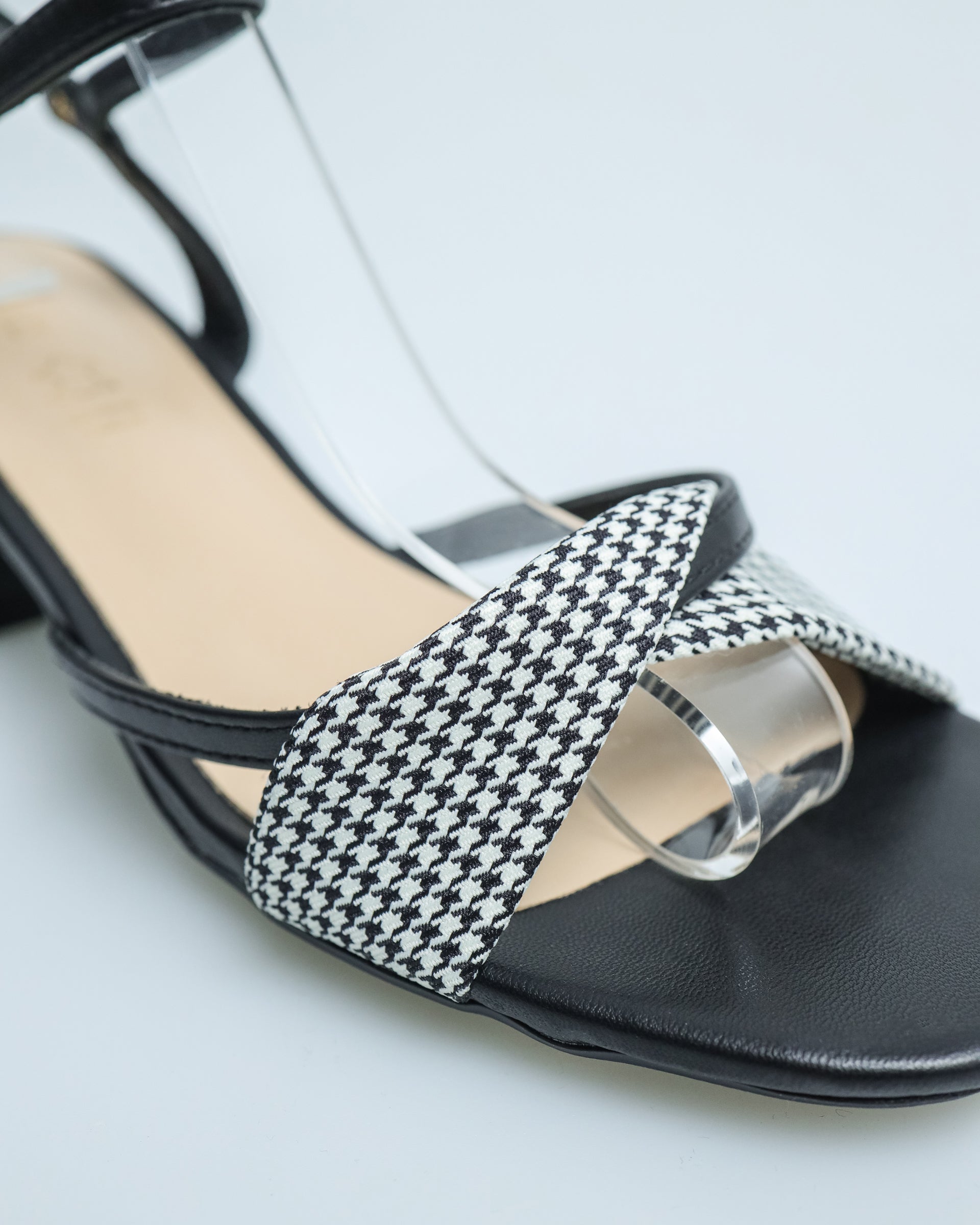 Tumit Slingback Berkotak-kotak Wanita Tomaz YX108 (Hitam)