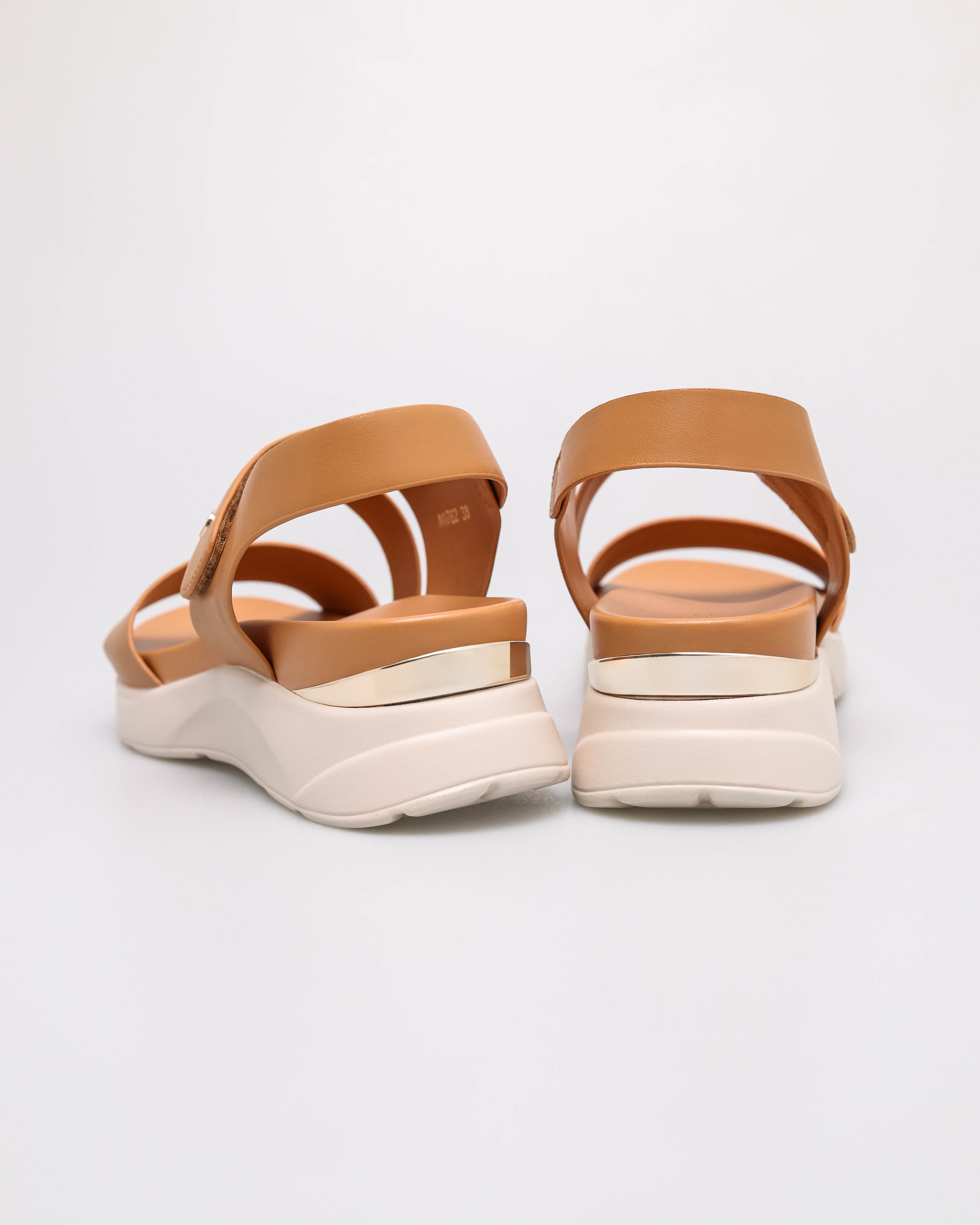 #color_camel