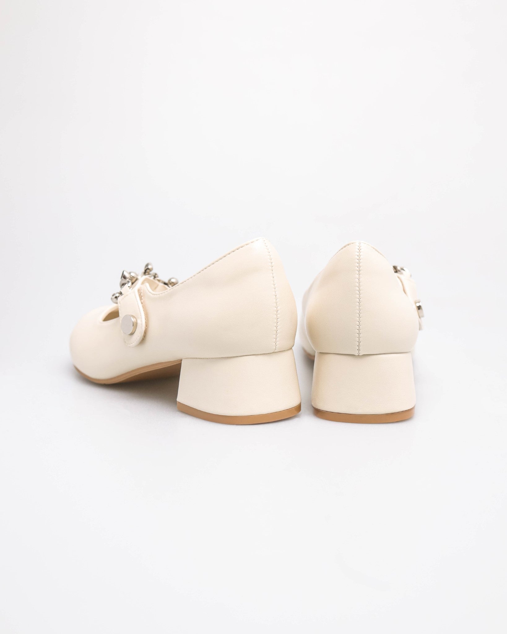#color_off white
