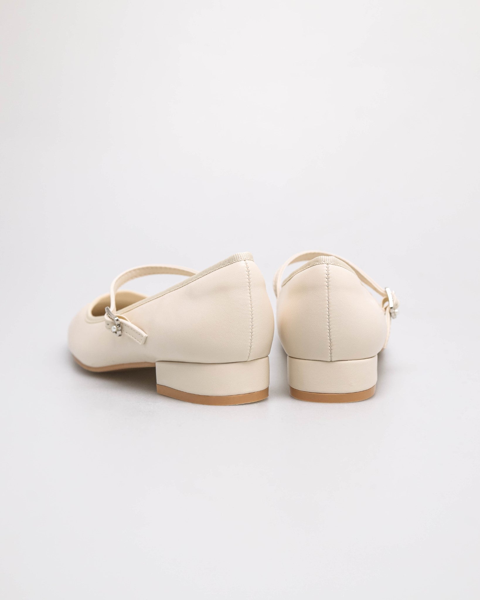 #color_off white