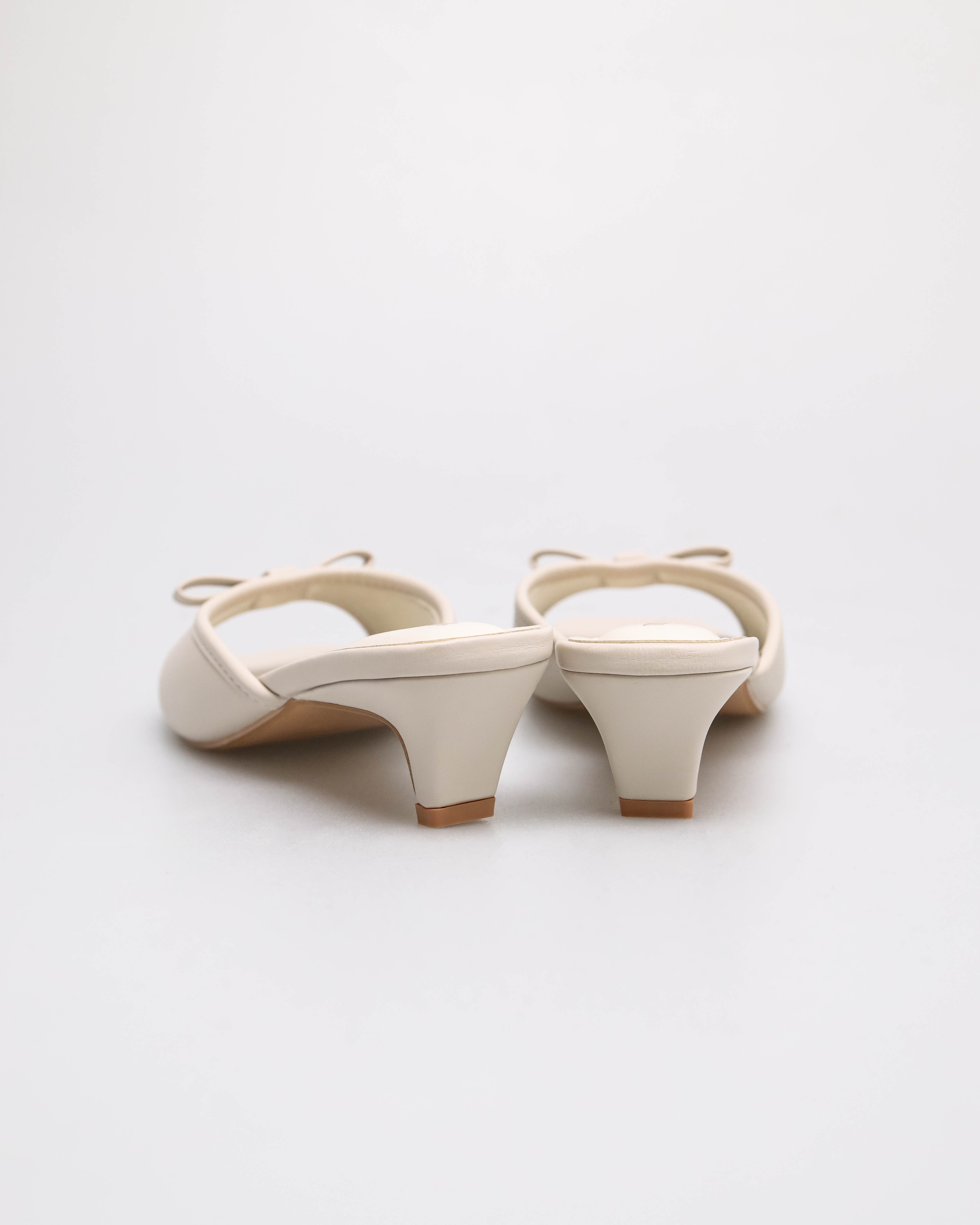 #color_off white