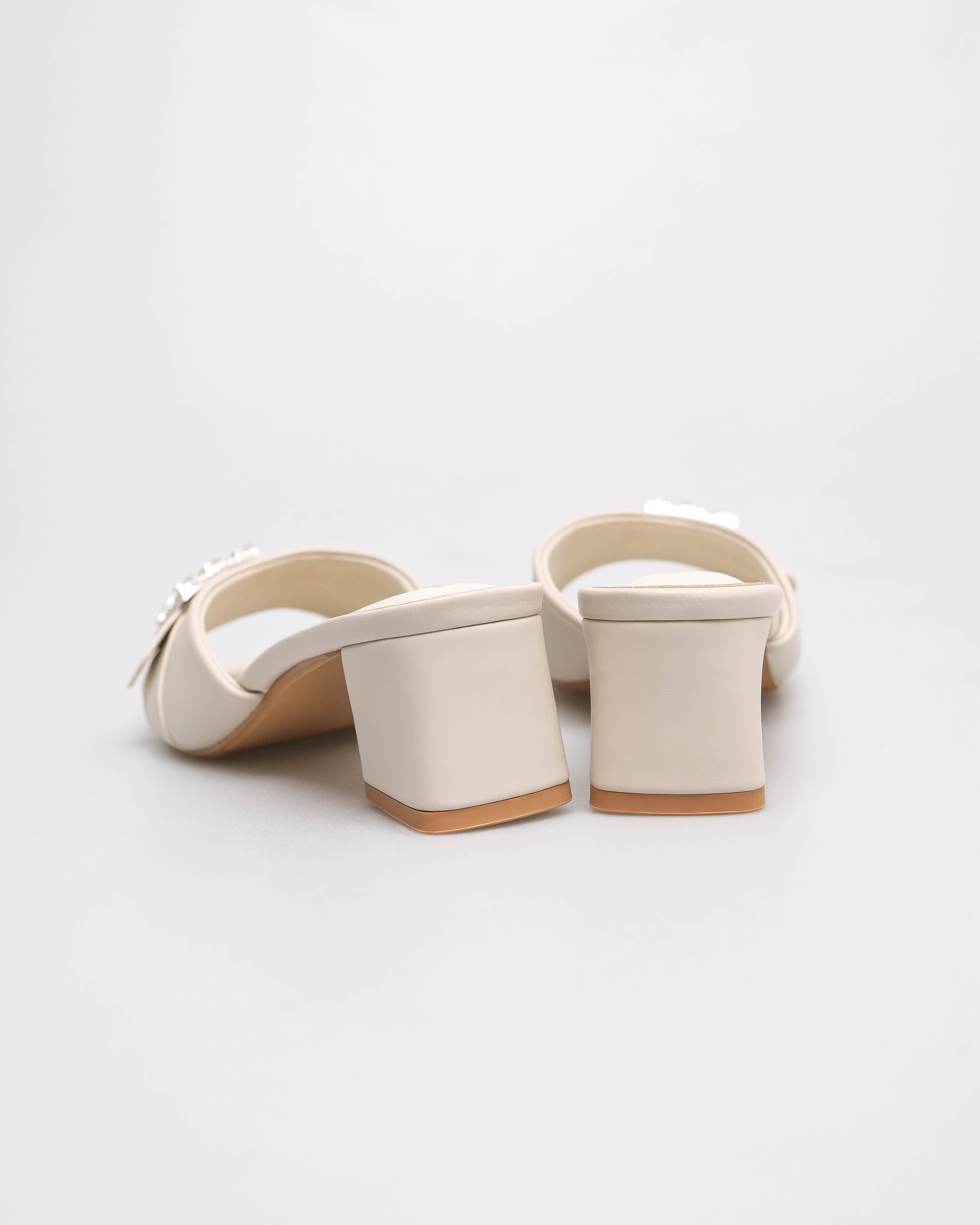 #color_off white