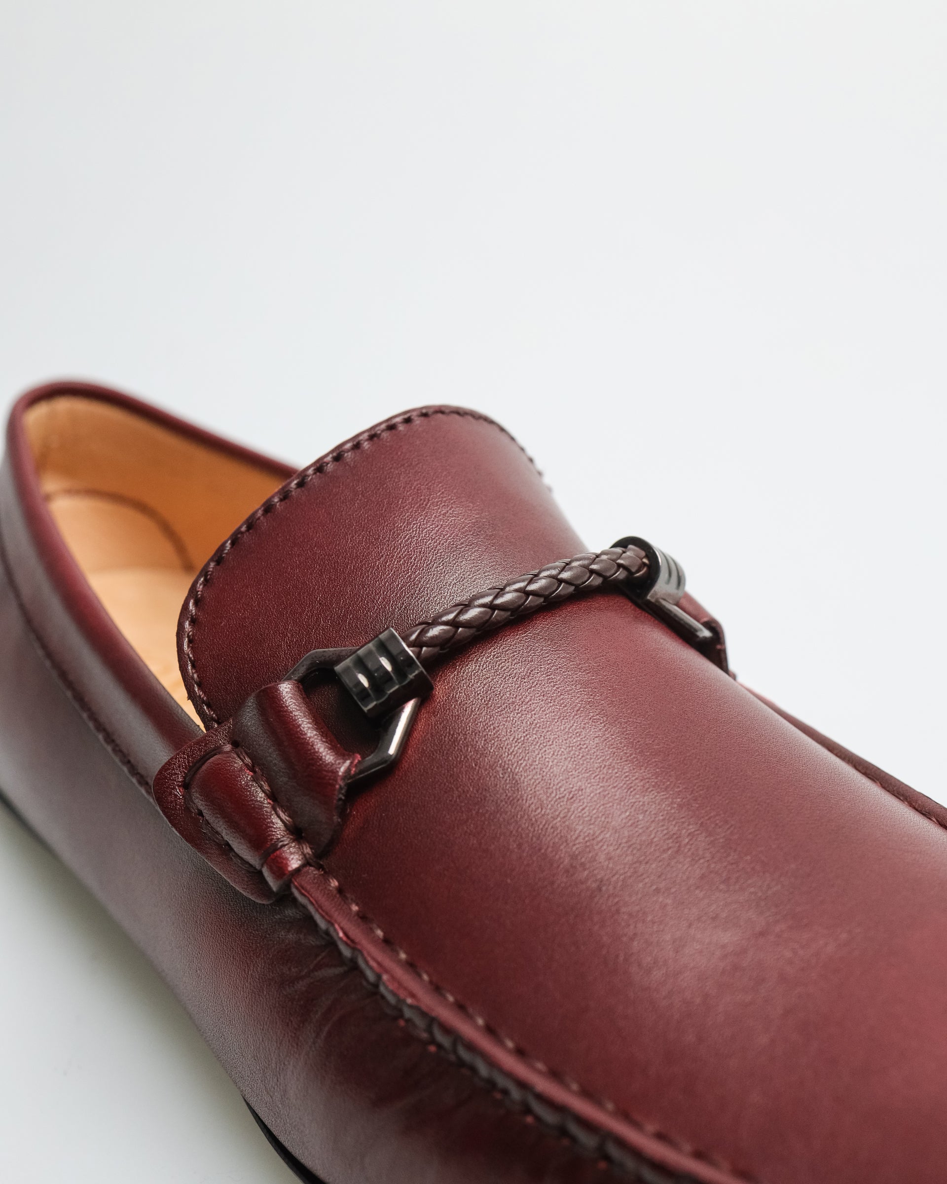 Tomaz C456 Men's Buckle Moccasins (Wine)