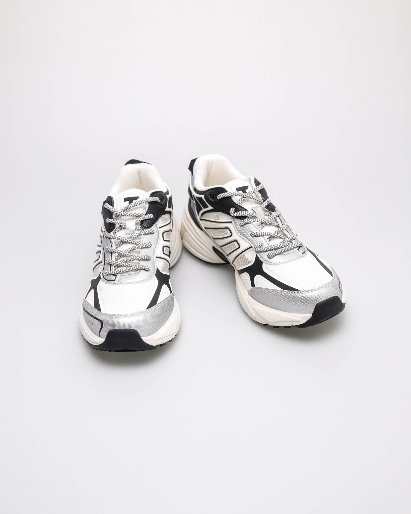 #color_white/silver/black