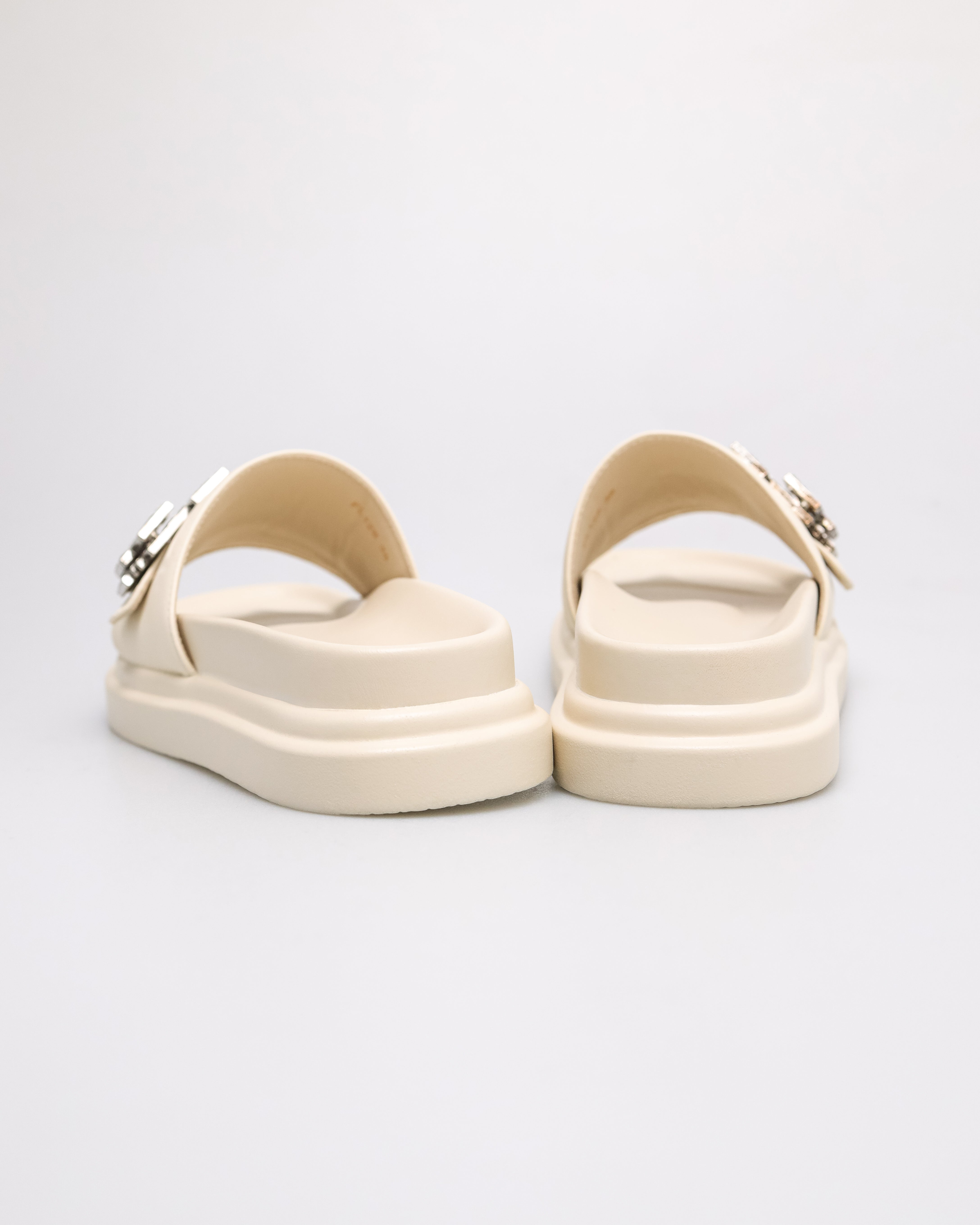 #color_ivory