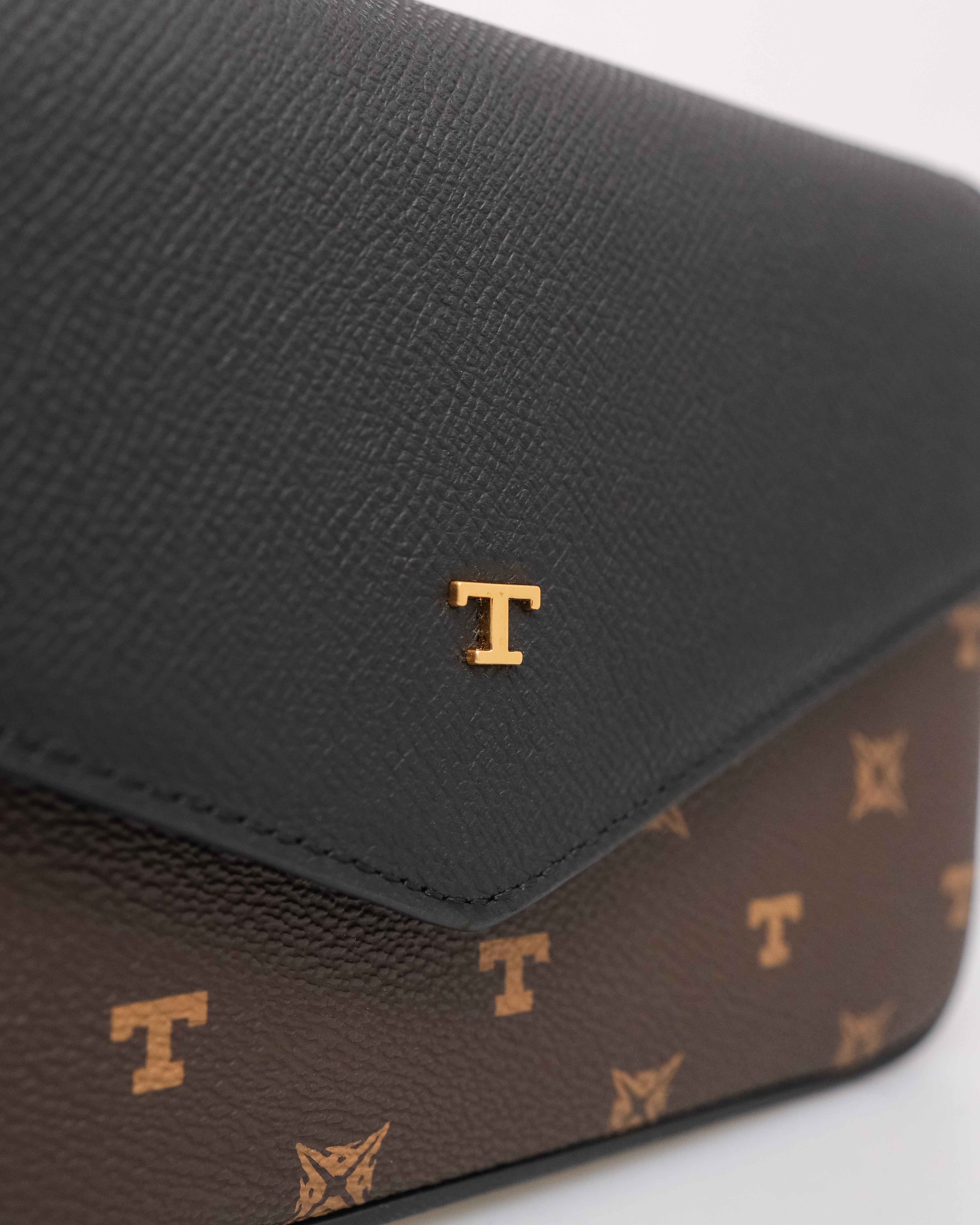 Beg Berkotak Wanita Tomaz BL259 Monogram (Hitam/Kopi)