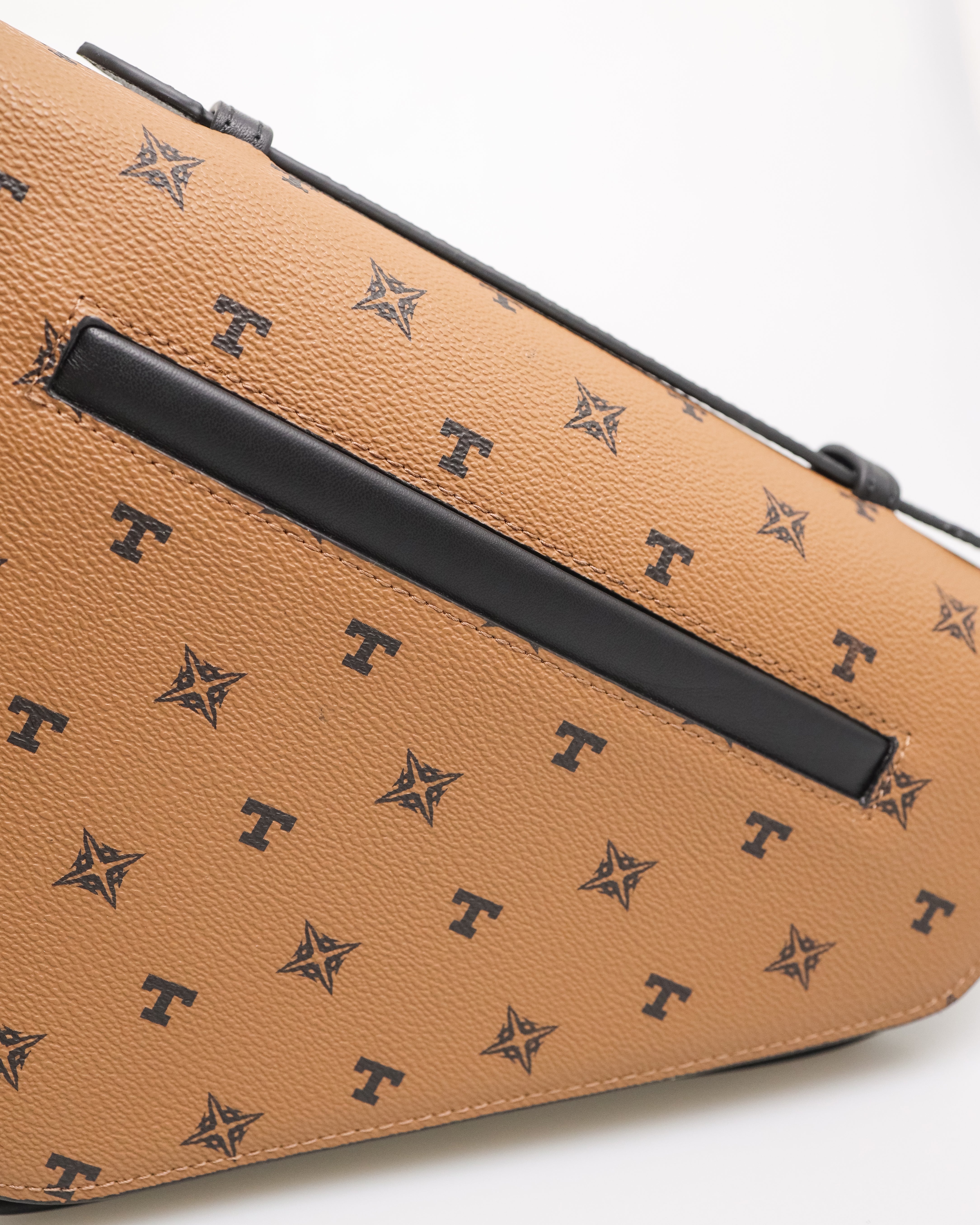 Tomaz NT-TZ438 Men's Monogram Trapeze Elegance Bag