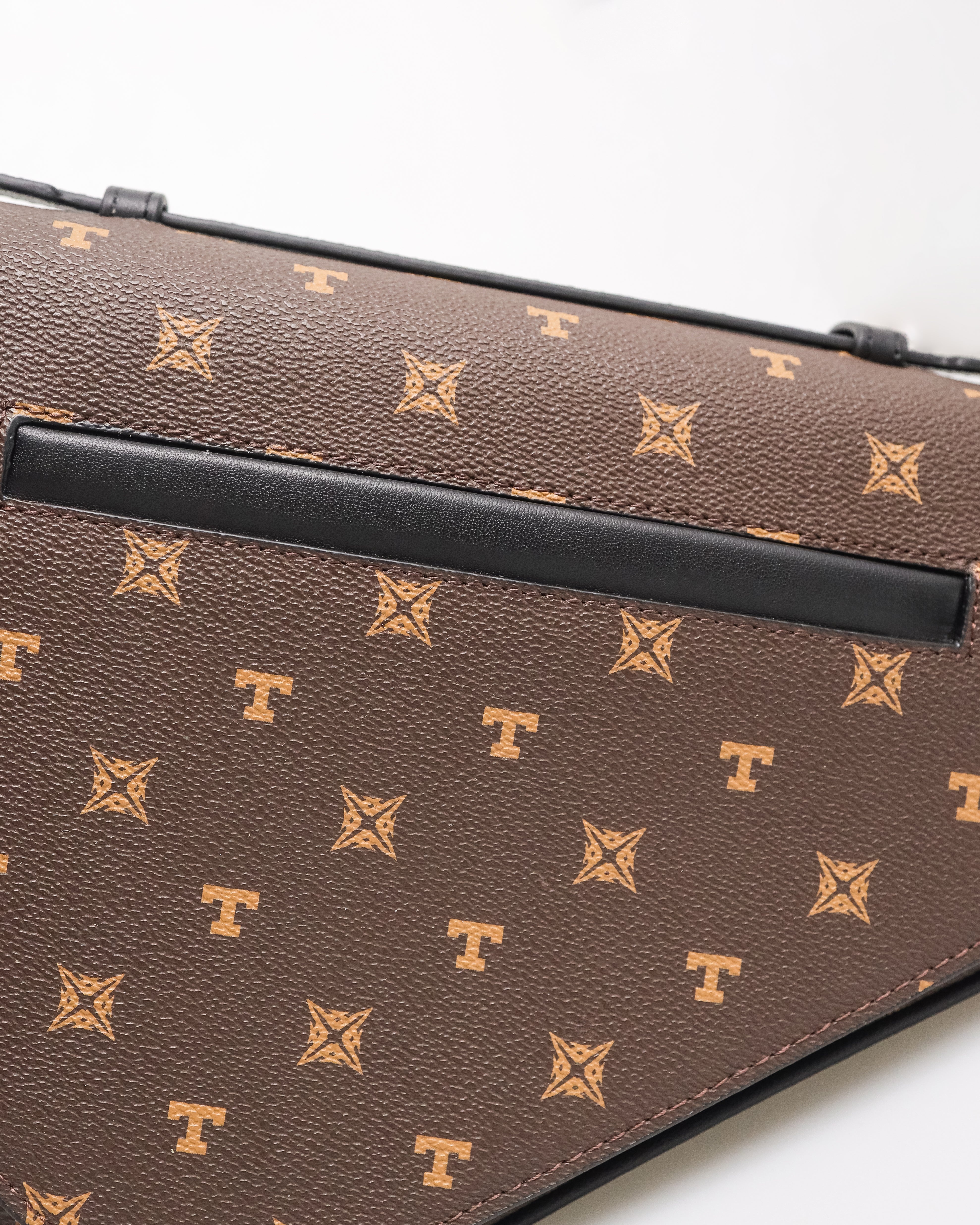 Beg Keanggunan Trapeze Monogram Tomaz NT-TZ437 Lelaki (Coklat/Hitam)