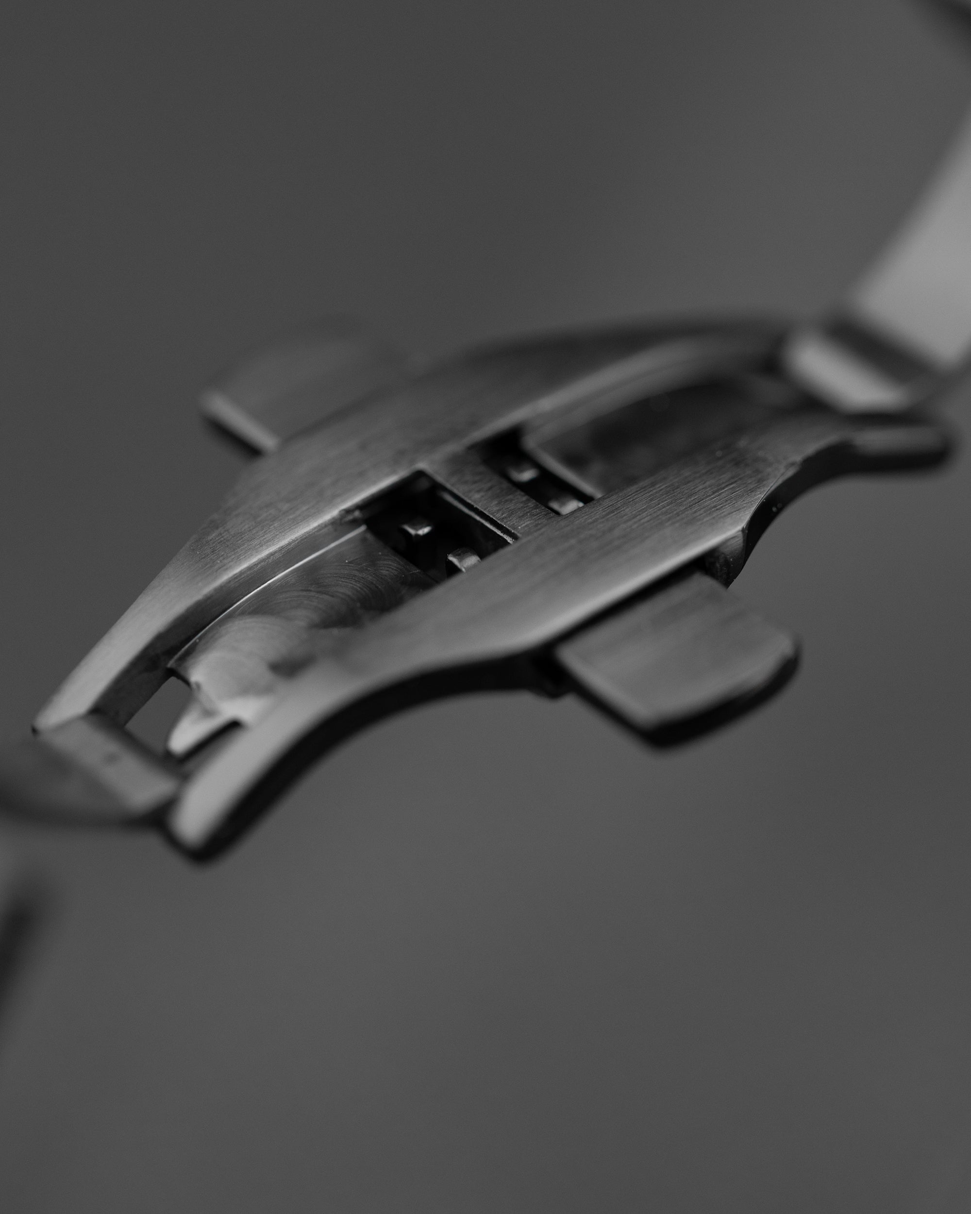 Royale TW014-D5 (Black) with Red Leather Strap