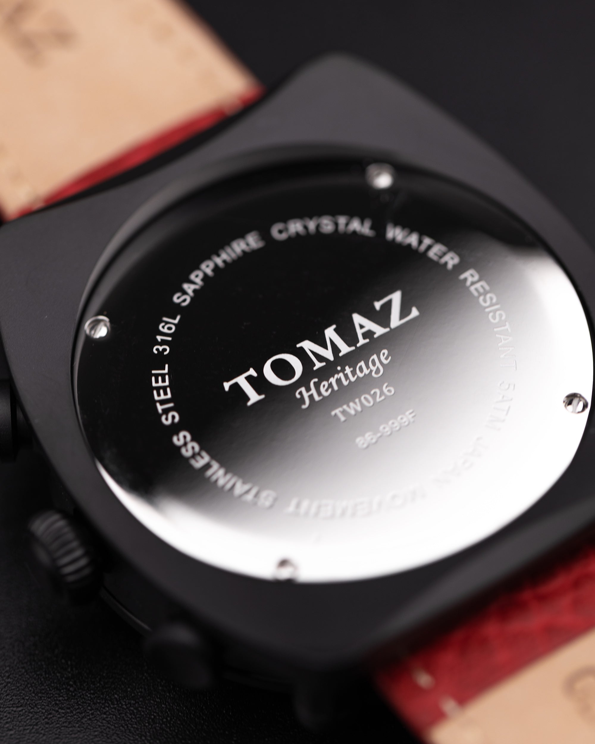 Xavier TW026-D6A (Hitam) Tali Kulit Merah