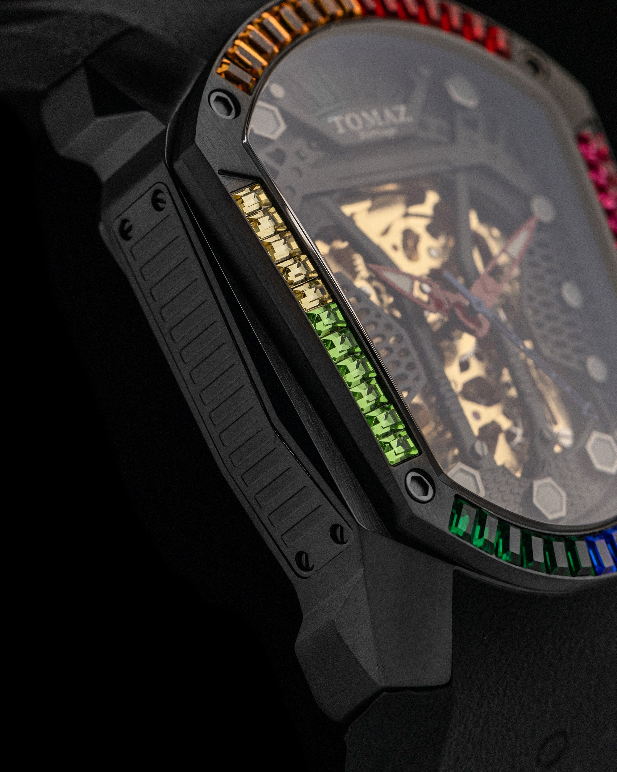 GT Skeleton TW028-D21 (Hitam) dengan Rainbow Swarovski (Tali Getah Hitam)