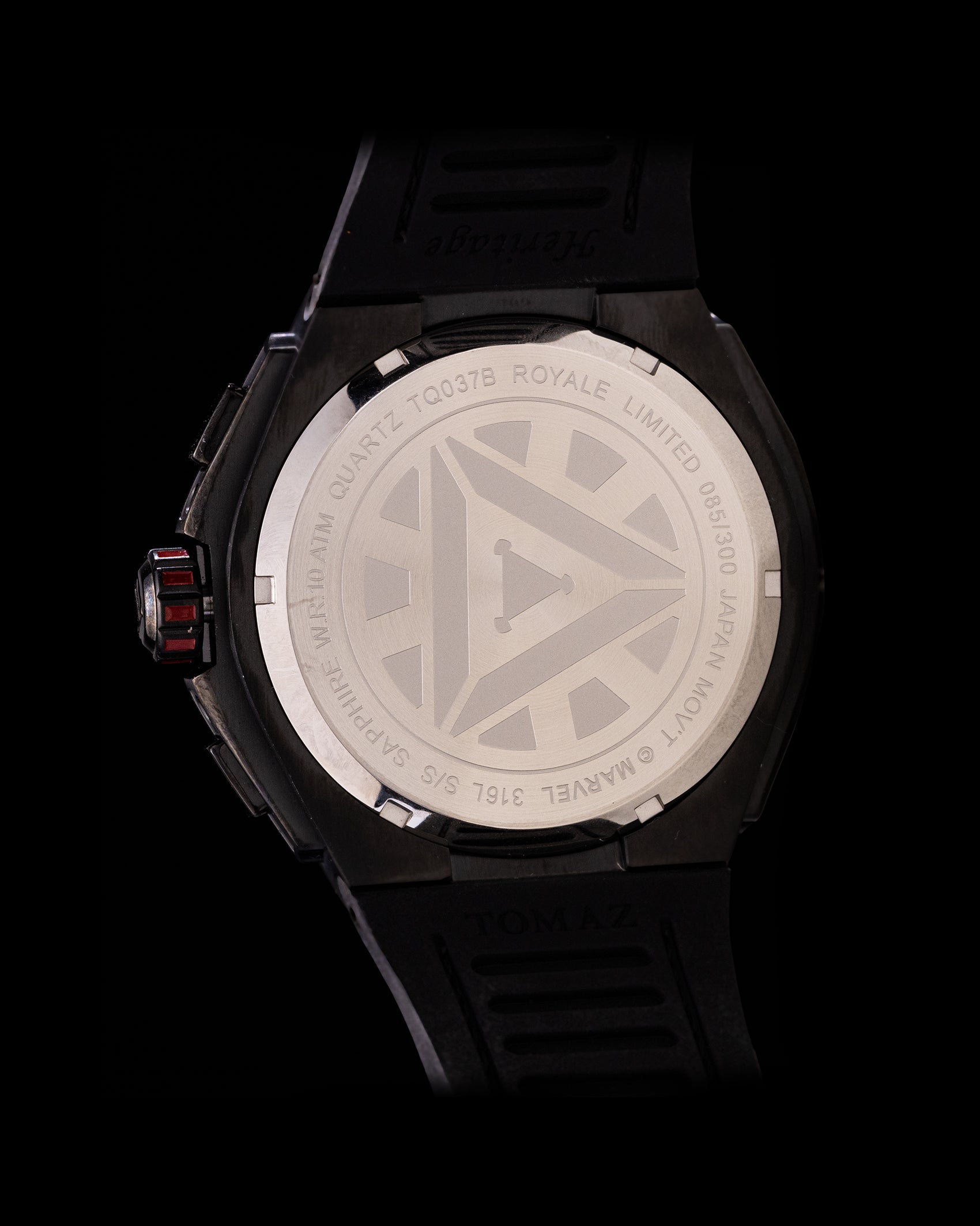 Marvel Iron Man TQ037B-D1 (Hitam/Merah) dengan Kristal Swarovski Merah (Silikon Merah dengan Tali Buluh Kulit)