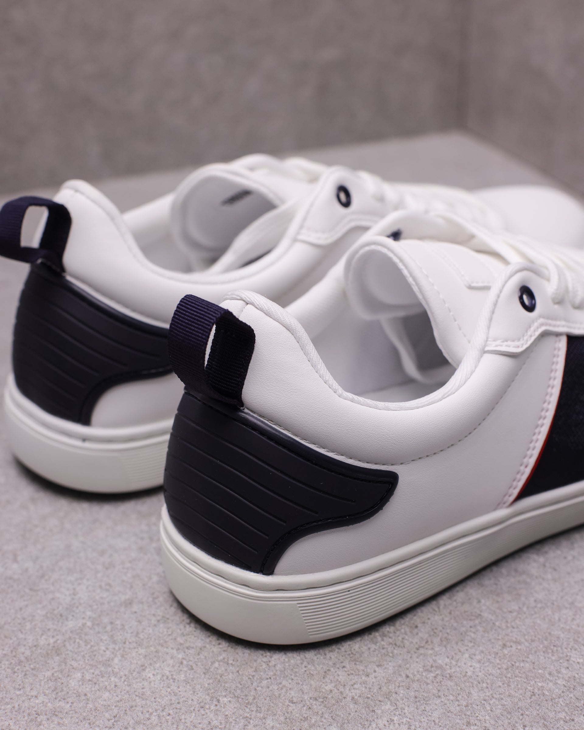 #color_white/navy/red
