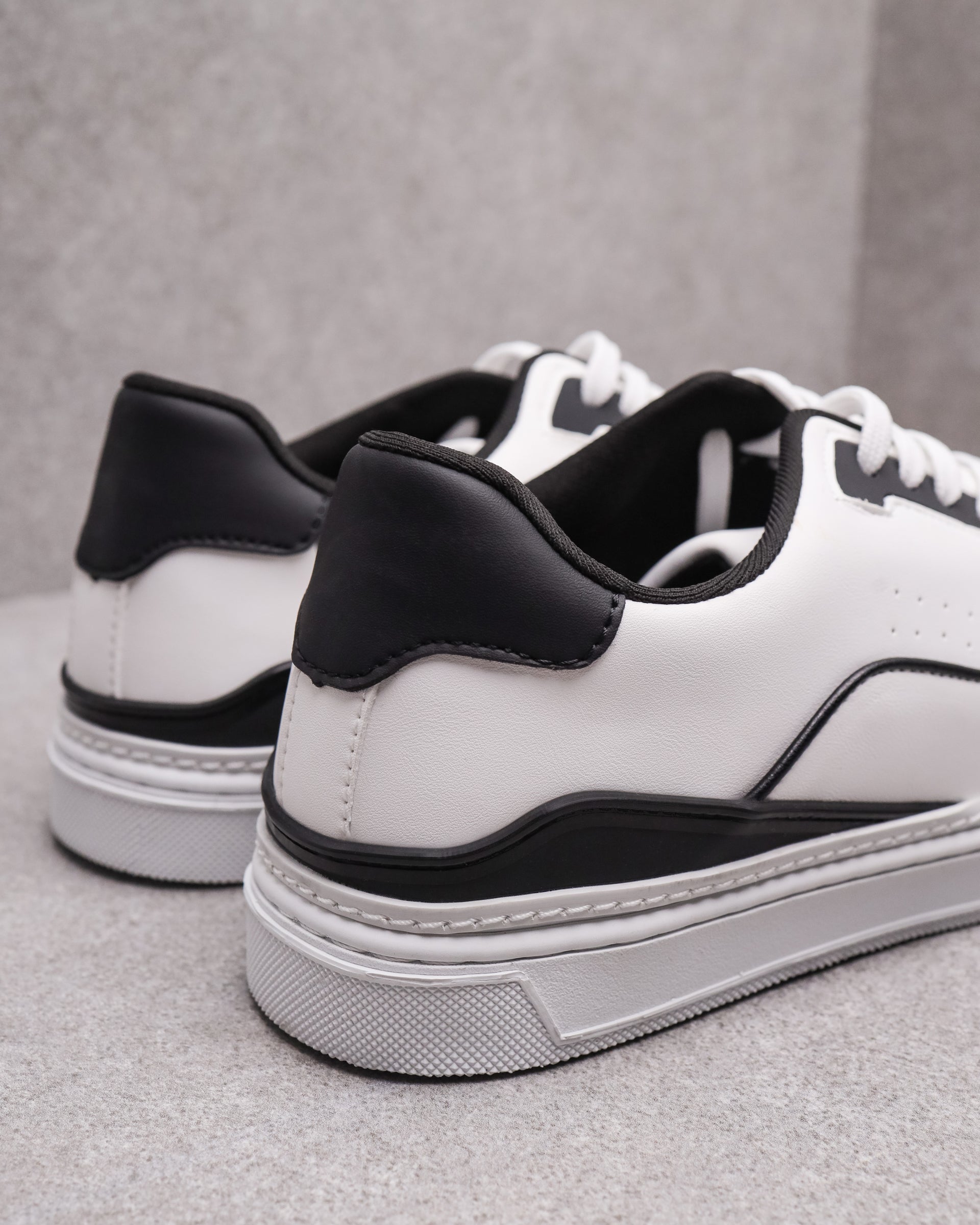#color_white/black