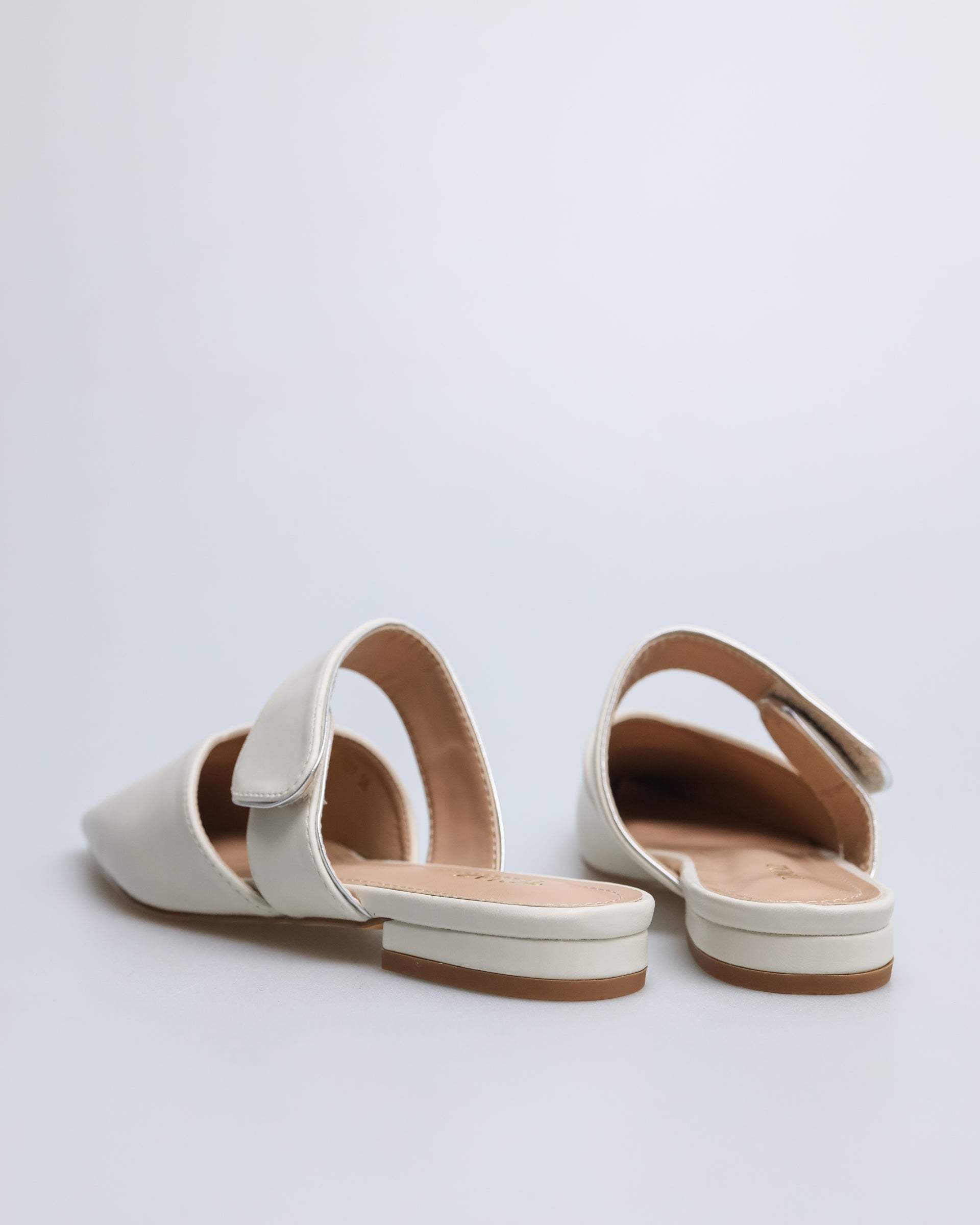 Tomaz FL027 Ladies Pointy Mules (Cream)