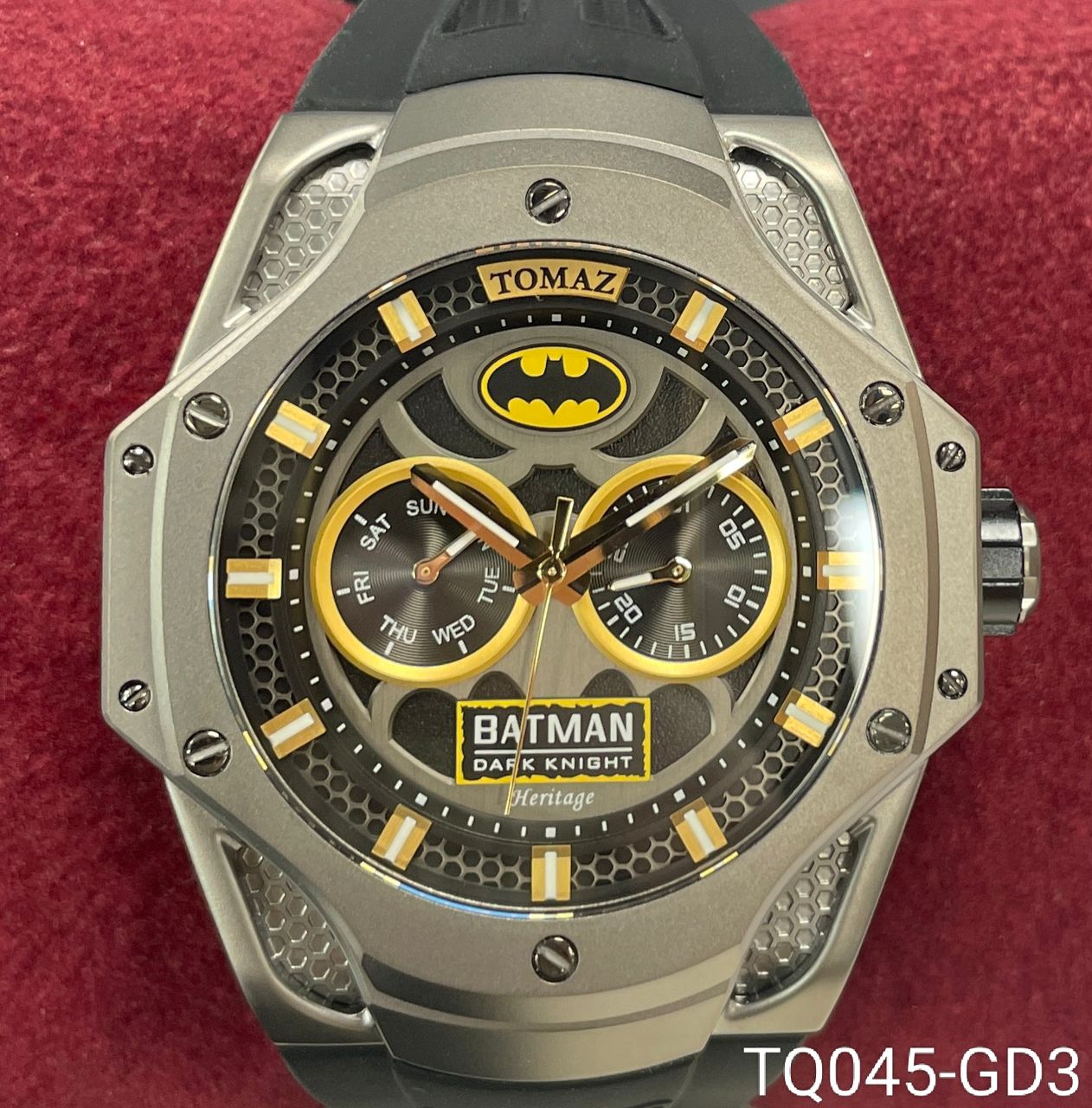 DC Batman TQ045-GD3 (Metal Gun/Black) with Black Silicone Strap