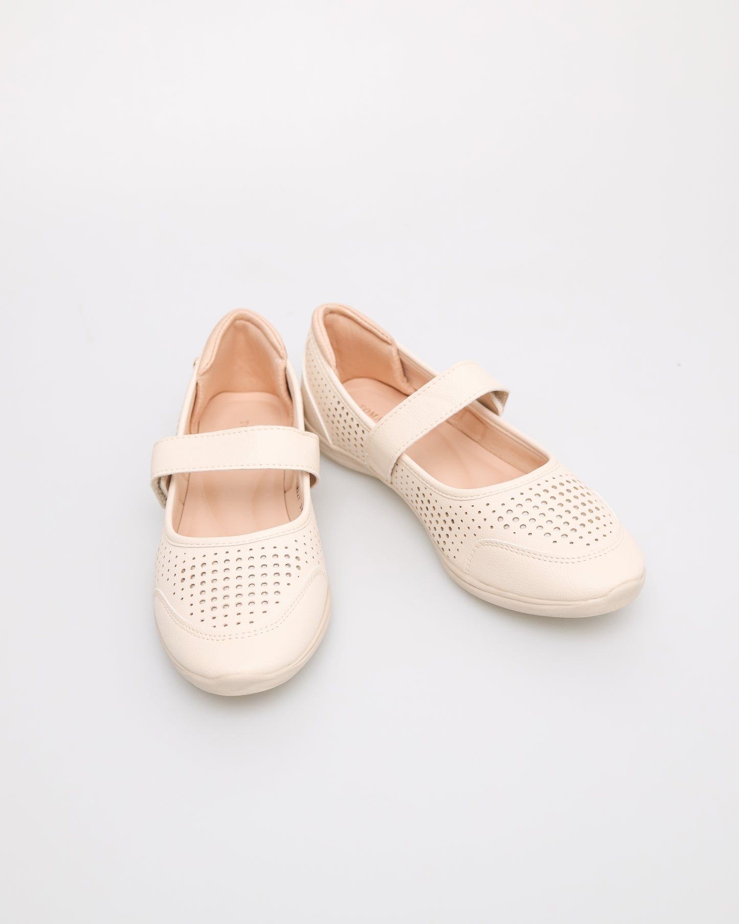 Tomaz NN427 Ladies Pointy Ballerina Flats (Cream)