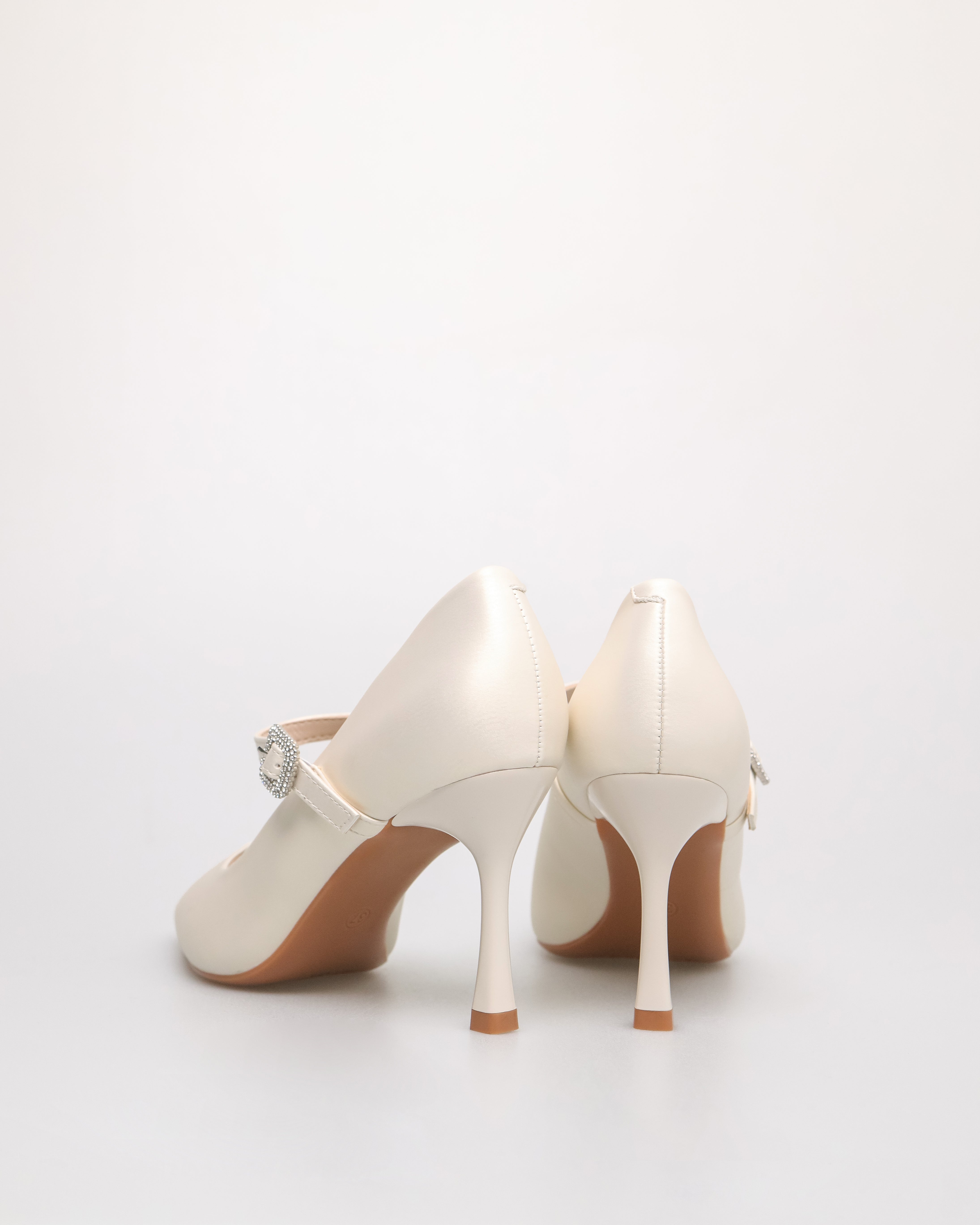 Tomaz NN426 Ladies Pointy Heels (Cream)