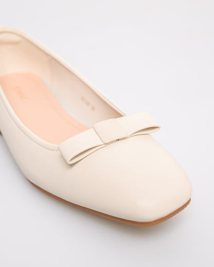 Tomaz YX198 Ladies Folded Ribbon Flats (Cream)