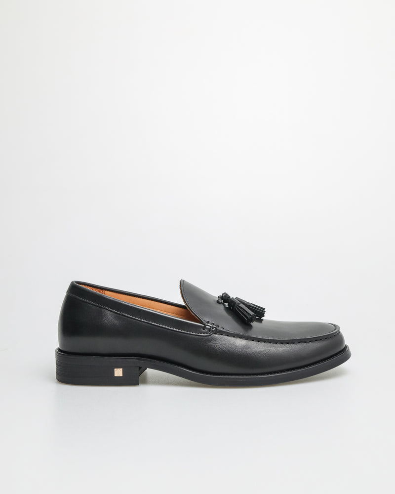 
                  
                    Load image into Gallery viewer, Tomaz F251 Tassel Loafers (Black)
                  
                