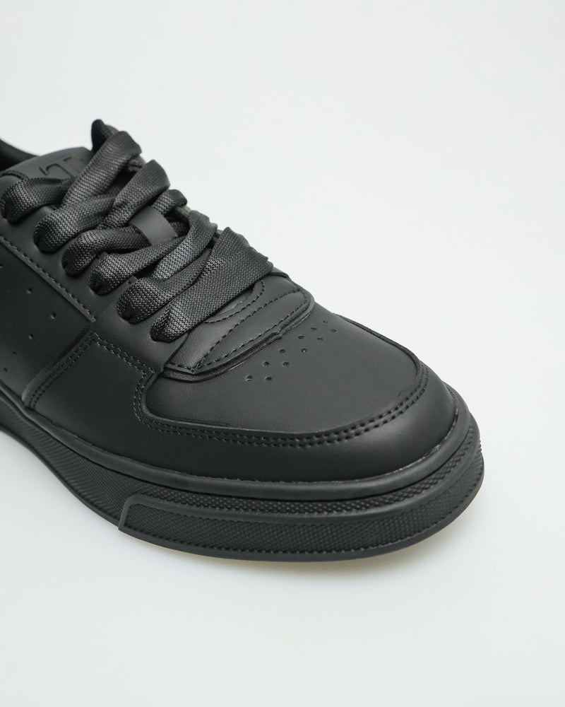 
                  
                    Load image into Gallery viewer, Tomaz TY017 Men&amp;#39;s Sneakers (Black)
                  
                