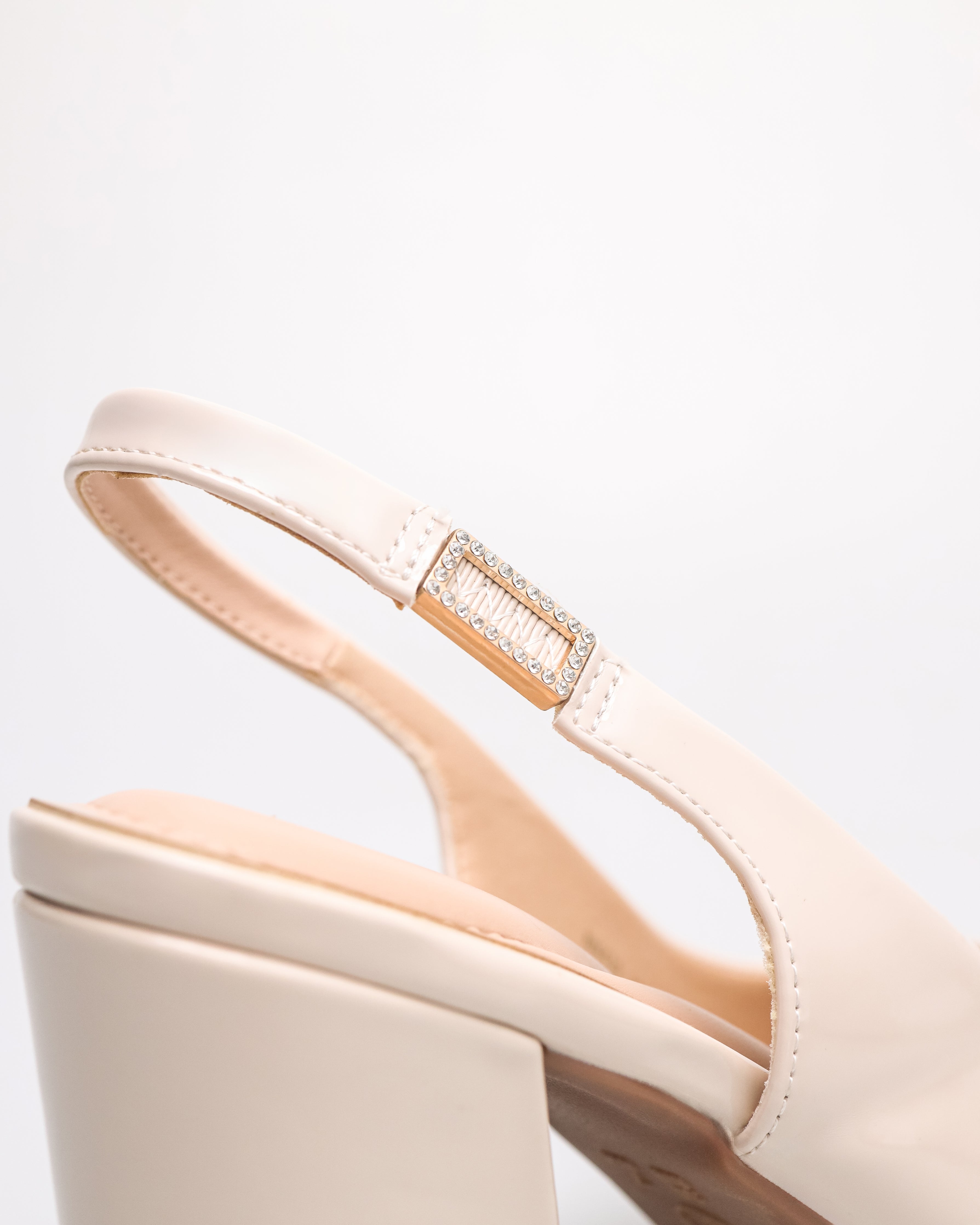 Tomaz NN439 Ladies Pointy Slingback Heels (Cream)