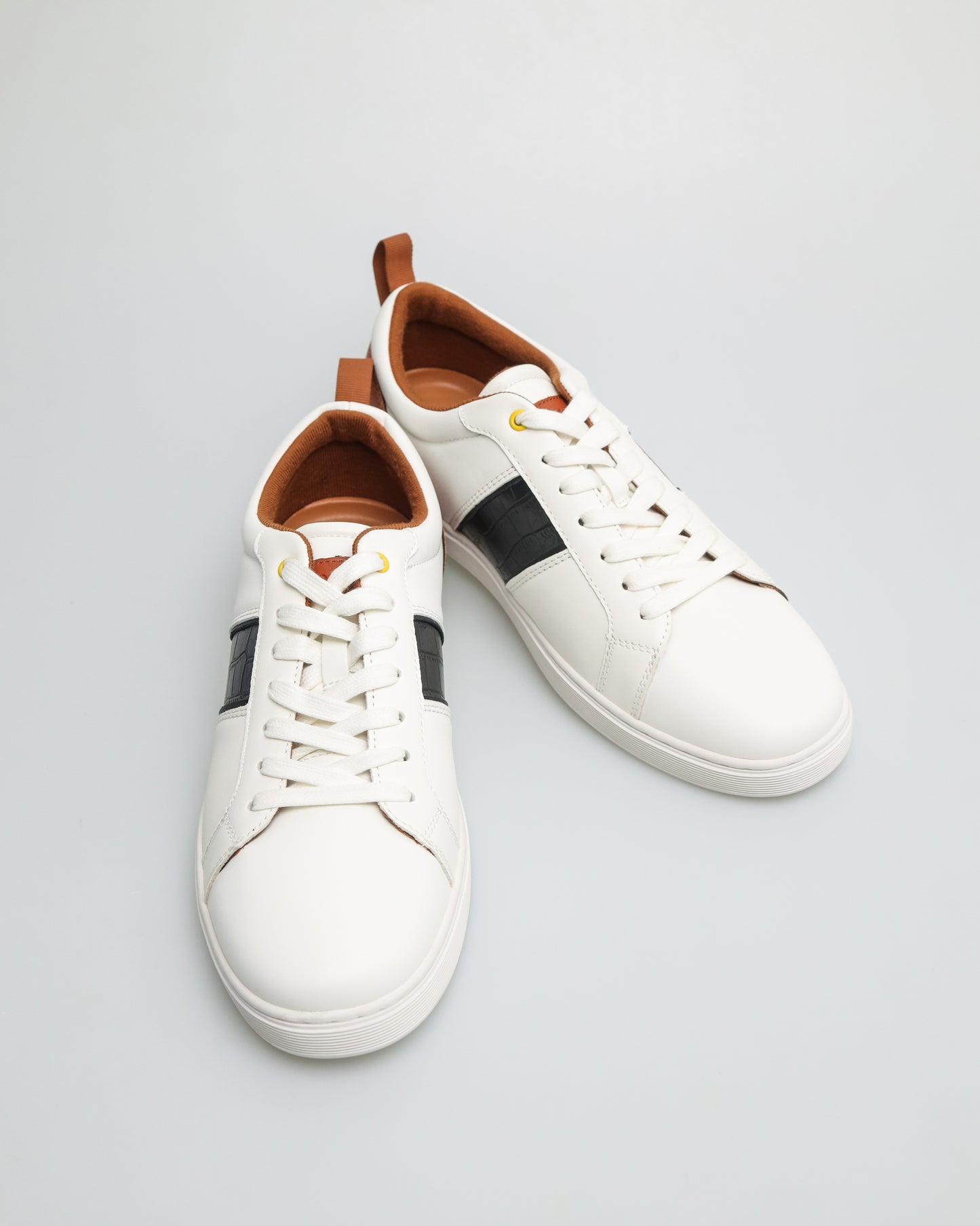 Tomaz C567 Men's Sneaker (White/Black)