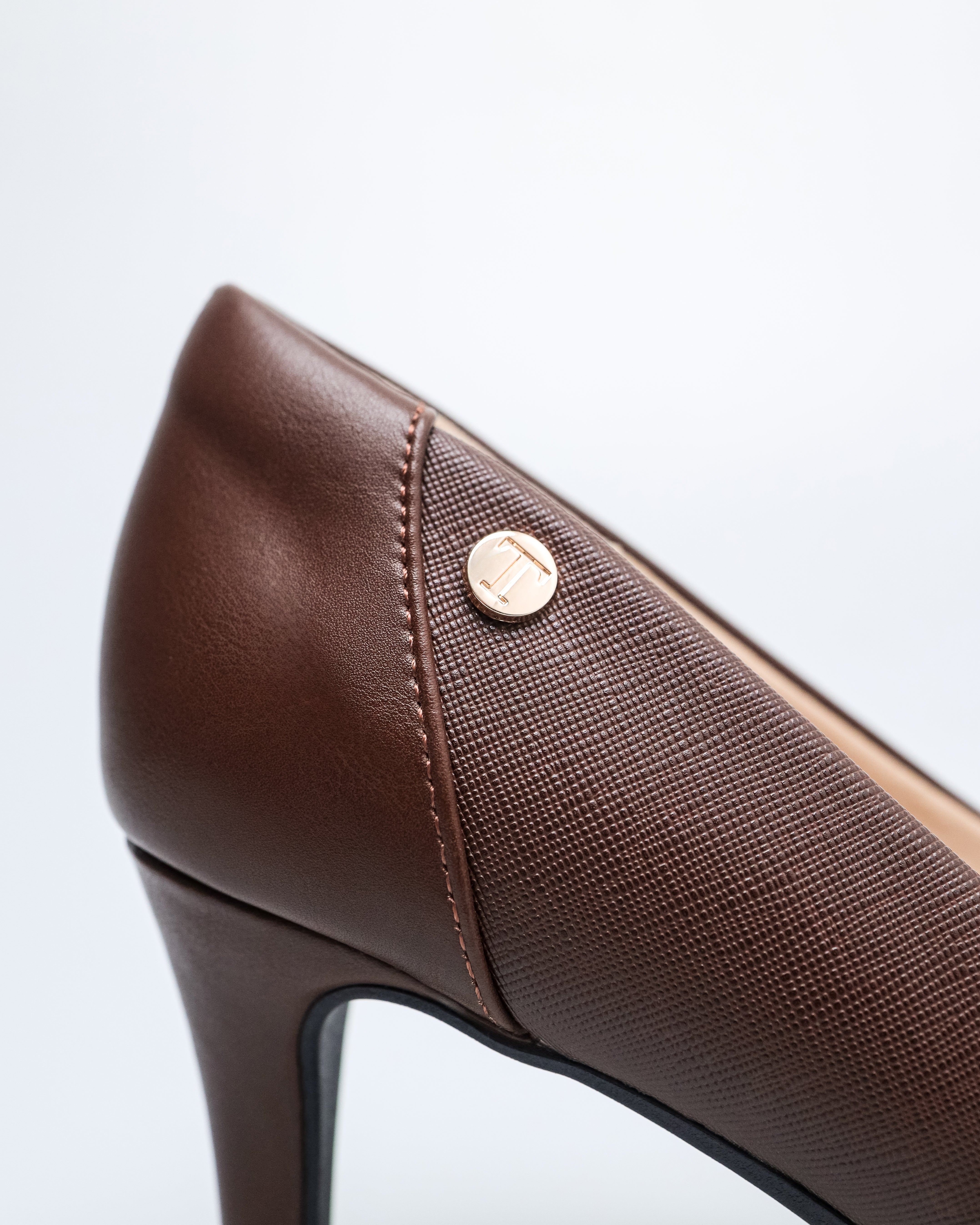 Tomaz NN371 Ladies Textured Pointy Heels (Coffee)