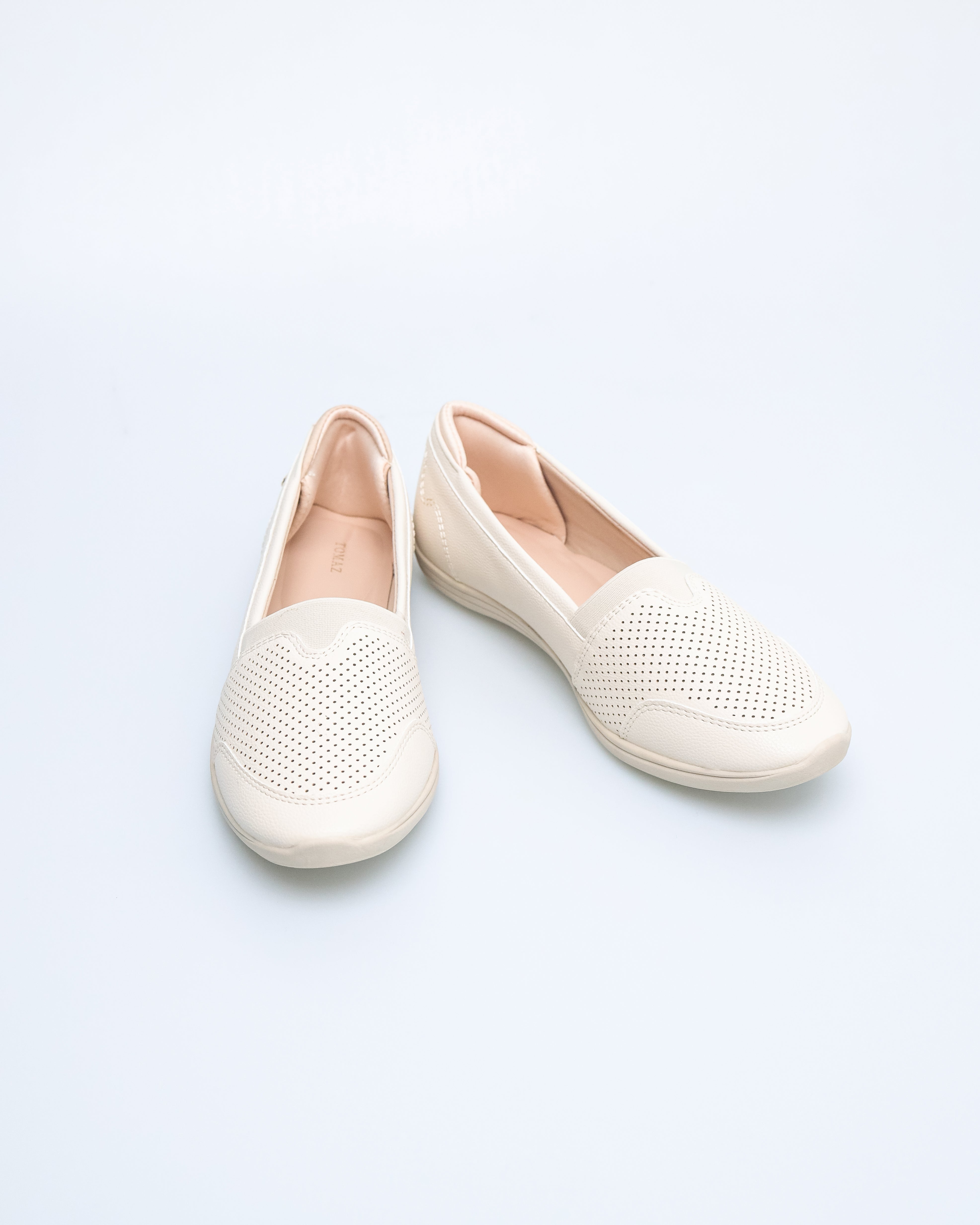 Tomaz NN428 Ladies Classic Perforated Flats (Cream)