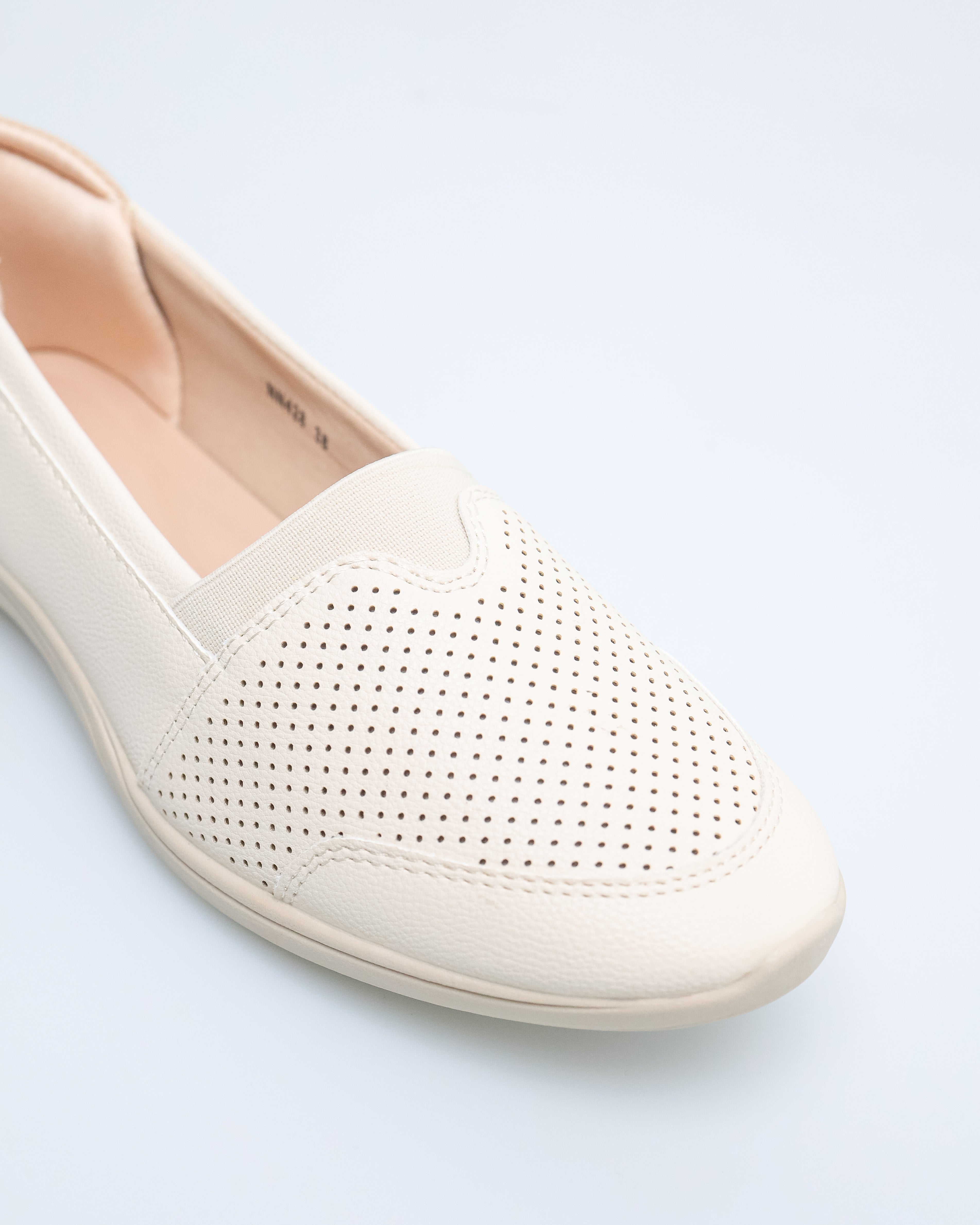 Tomaz NN428 Ladies Classic Perforated Flats (Cream)