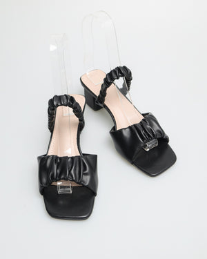 
                  
                    Load image into Gallery viewer, Tomaz YX141 Ladies Ruffled Heels (Black)
                  
                