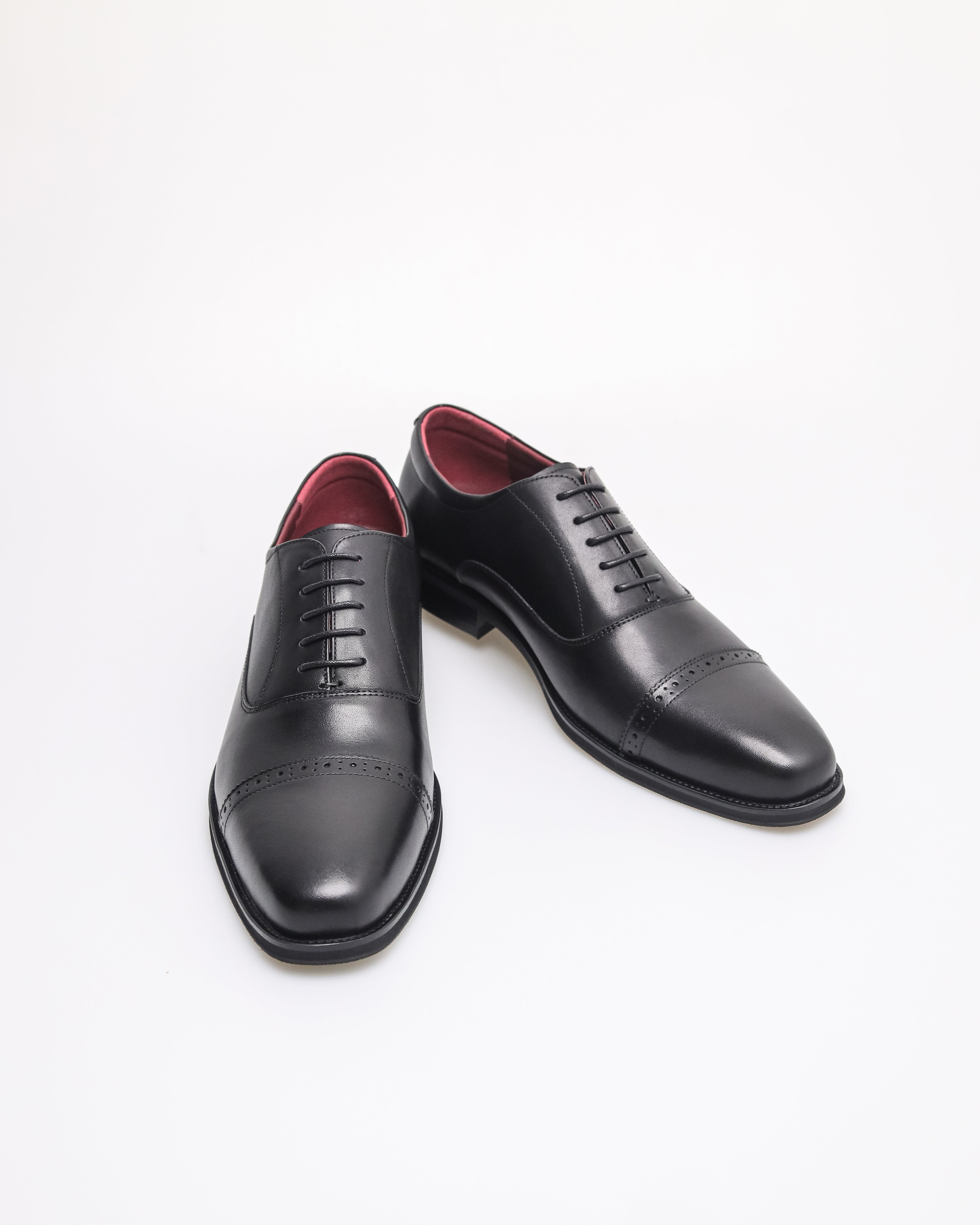 Tomaz HF105 Men's Perforated Cap Toe Oxford (Black)